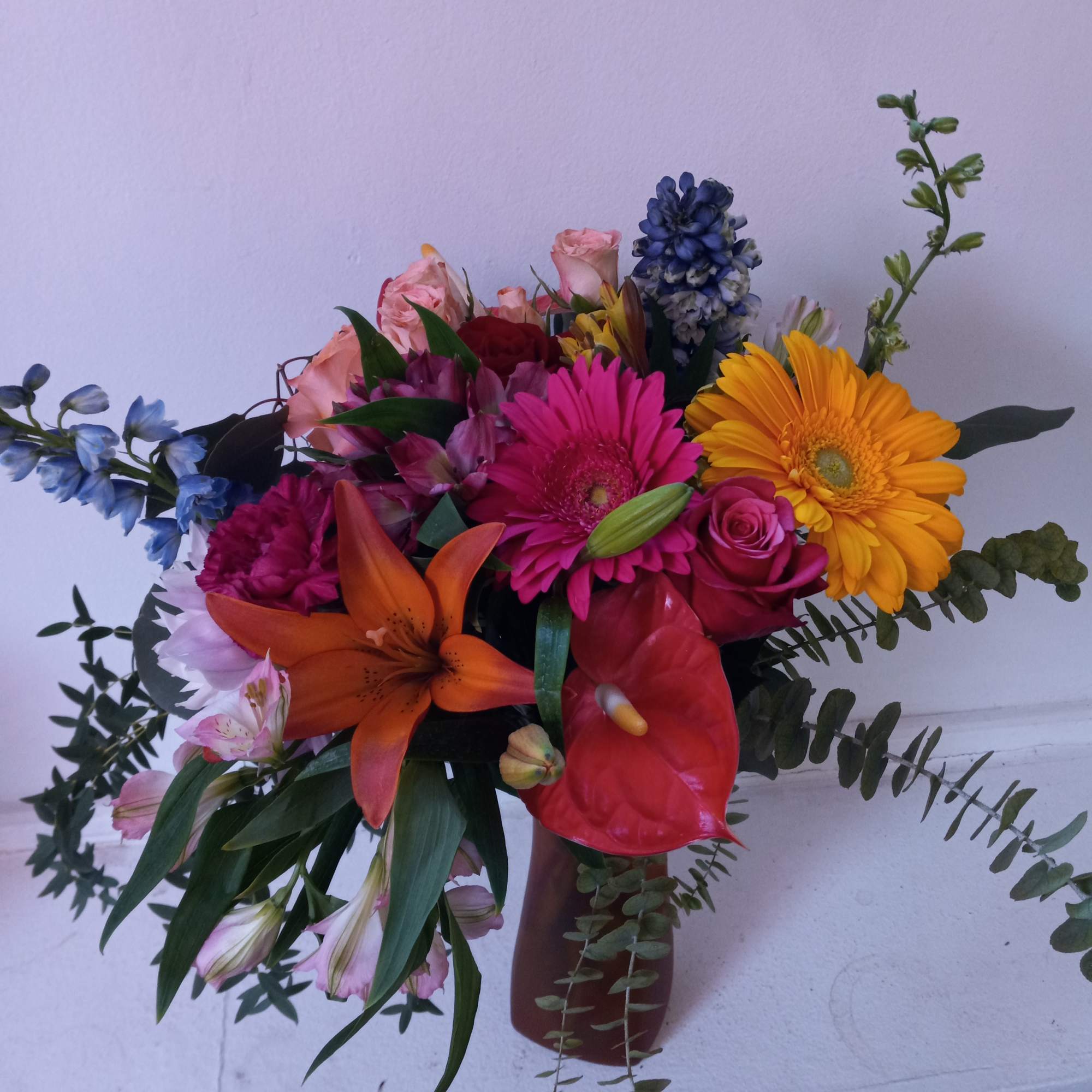 Reach red colors complimenting each other in one "Valencia" bunch