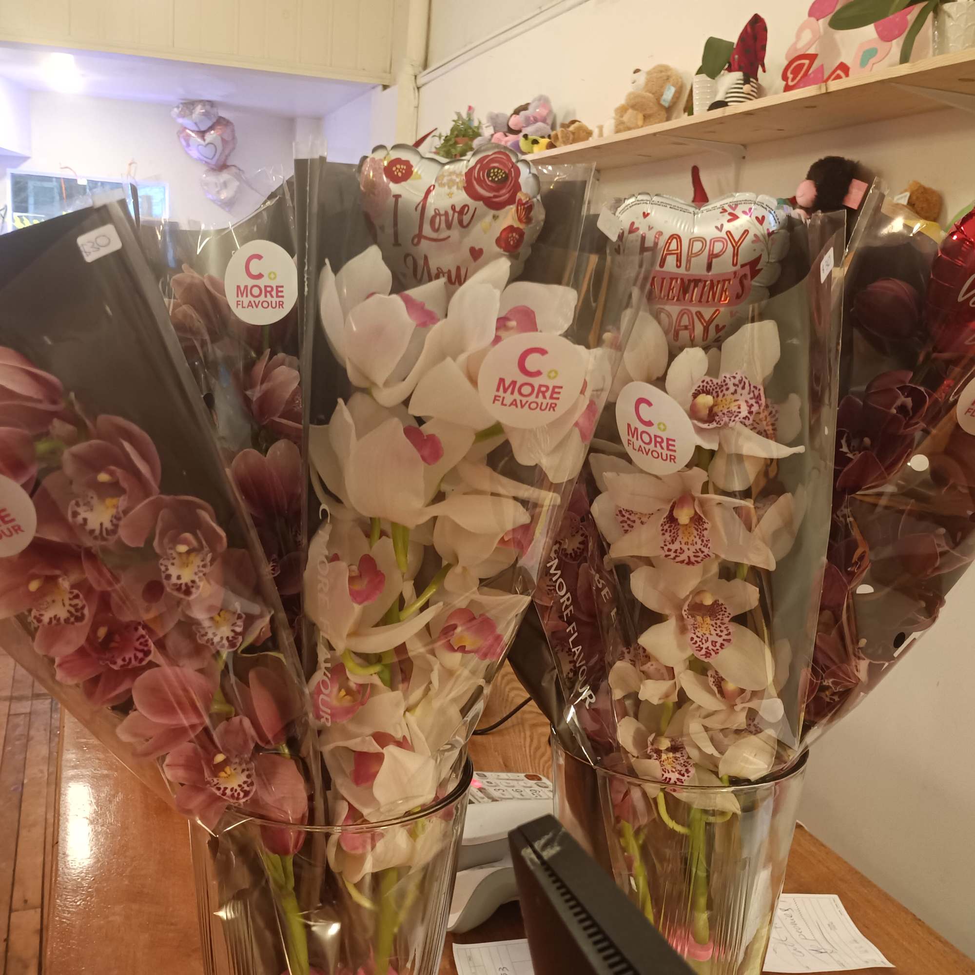 Beautiful cymbidium brown orchid brunch with small valentines balloon / with deluxe