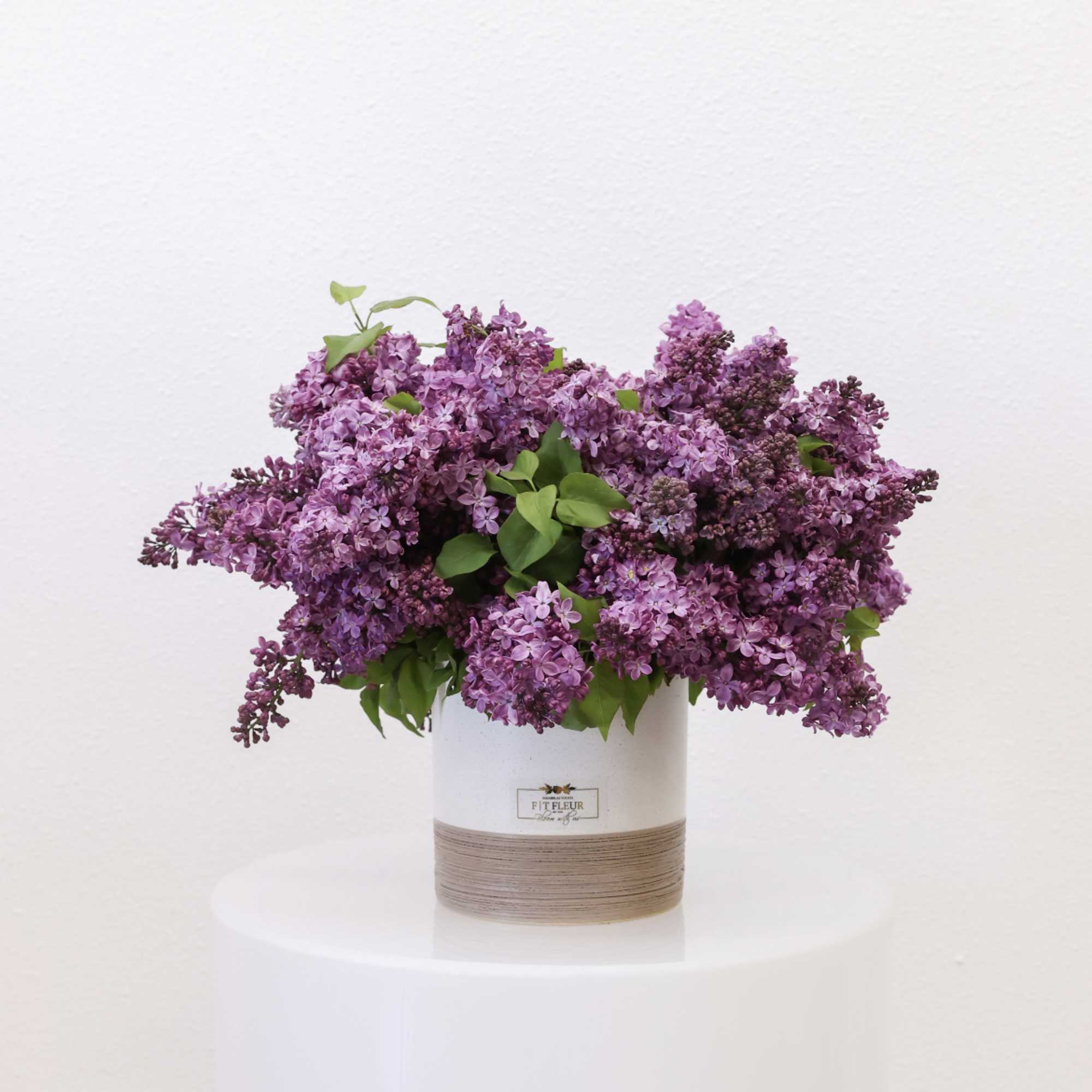 This arrangement comes with a beautiful batch of lilacs. 
