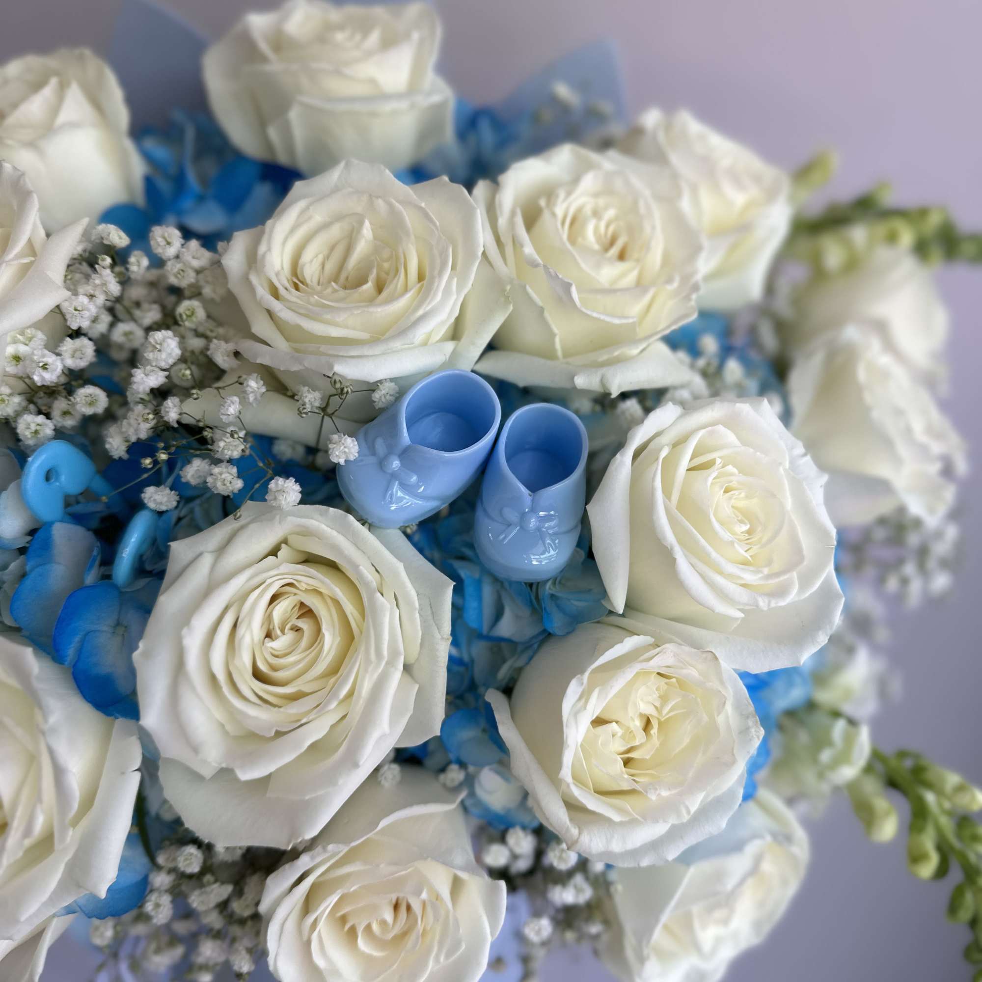 Welcome, baby boy/girl arrangement. 
Available in pink and blue colors. 
DELUXE size