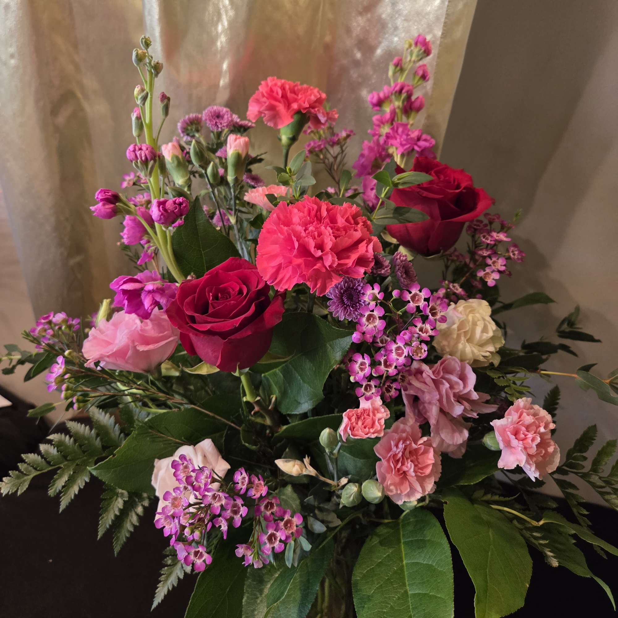 This high status bouquet is a quality expression of a noble romance.