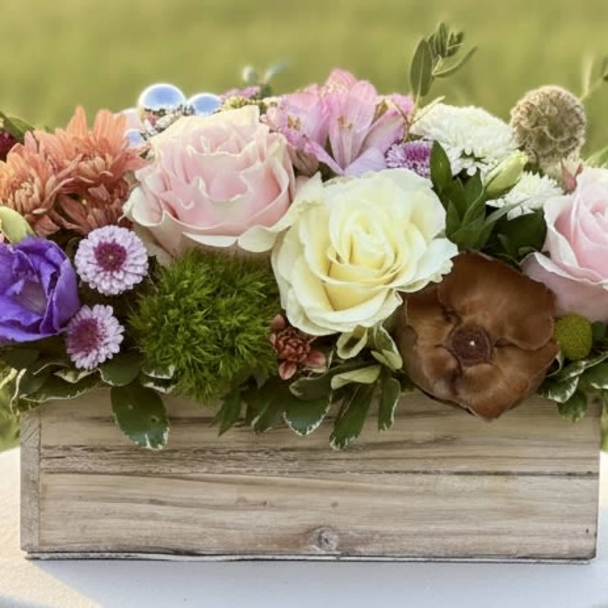 Roses, Pastel Accent Florals, Unexpected Textures and Heavy Grennery.  