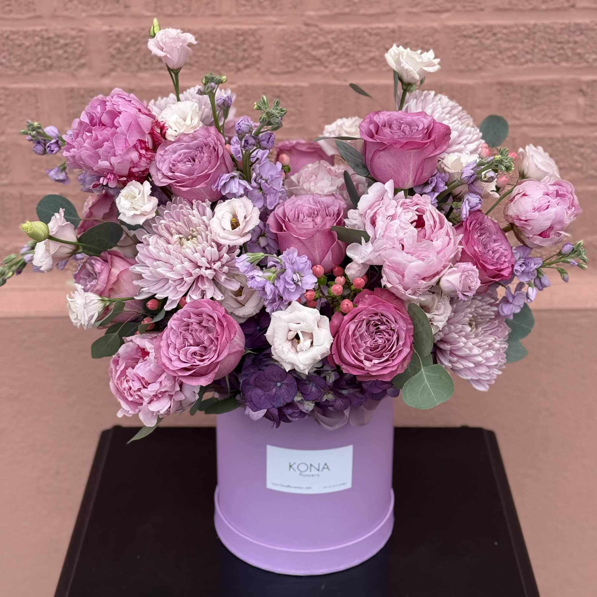 Double-sided arrangement in a box.

The color scheme of the arrangement is lavender