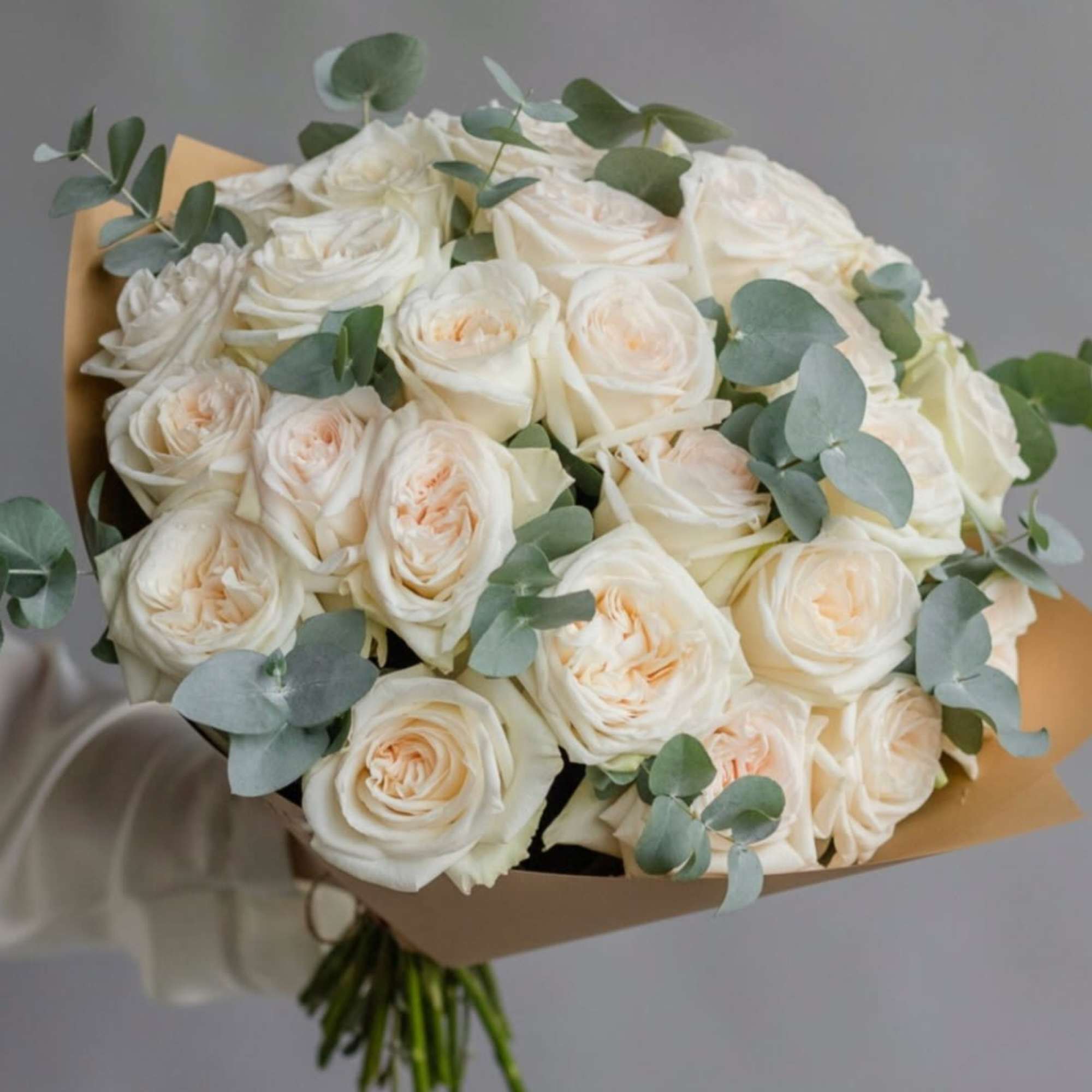 Bouquet of Garden Roses.

Standard size - 24 roses
Deluxe size - 36 roses
Premium