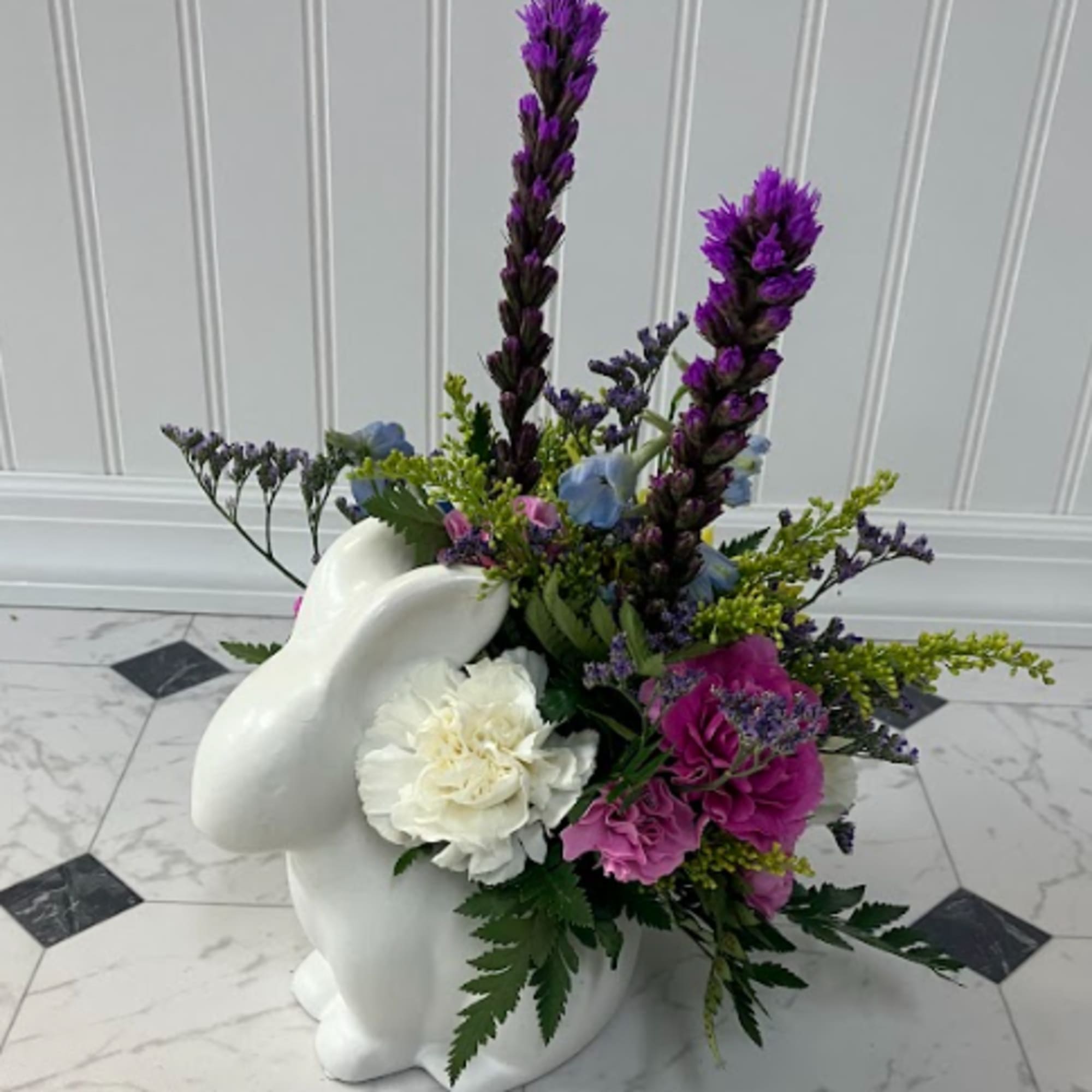 They'll be so hoppy when fresh flowers arrive in this adorable hand-painted