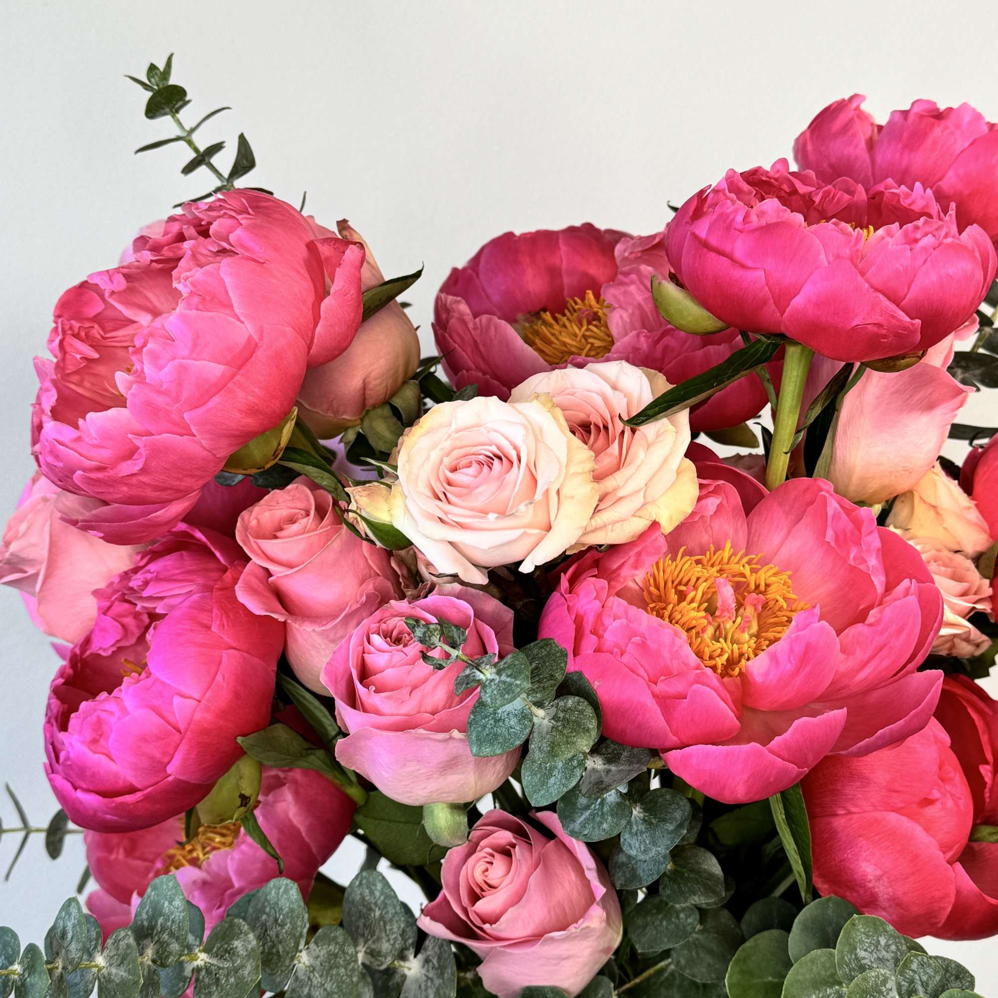 Peony &amp; Rose Harmony &ndash; A Luxury Pink Flower Arrangement

Indulge in timeless