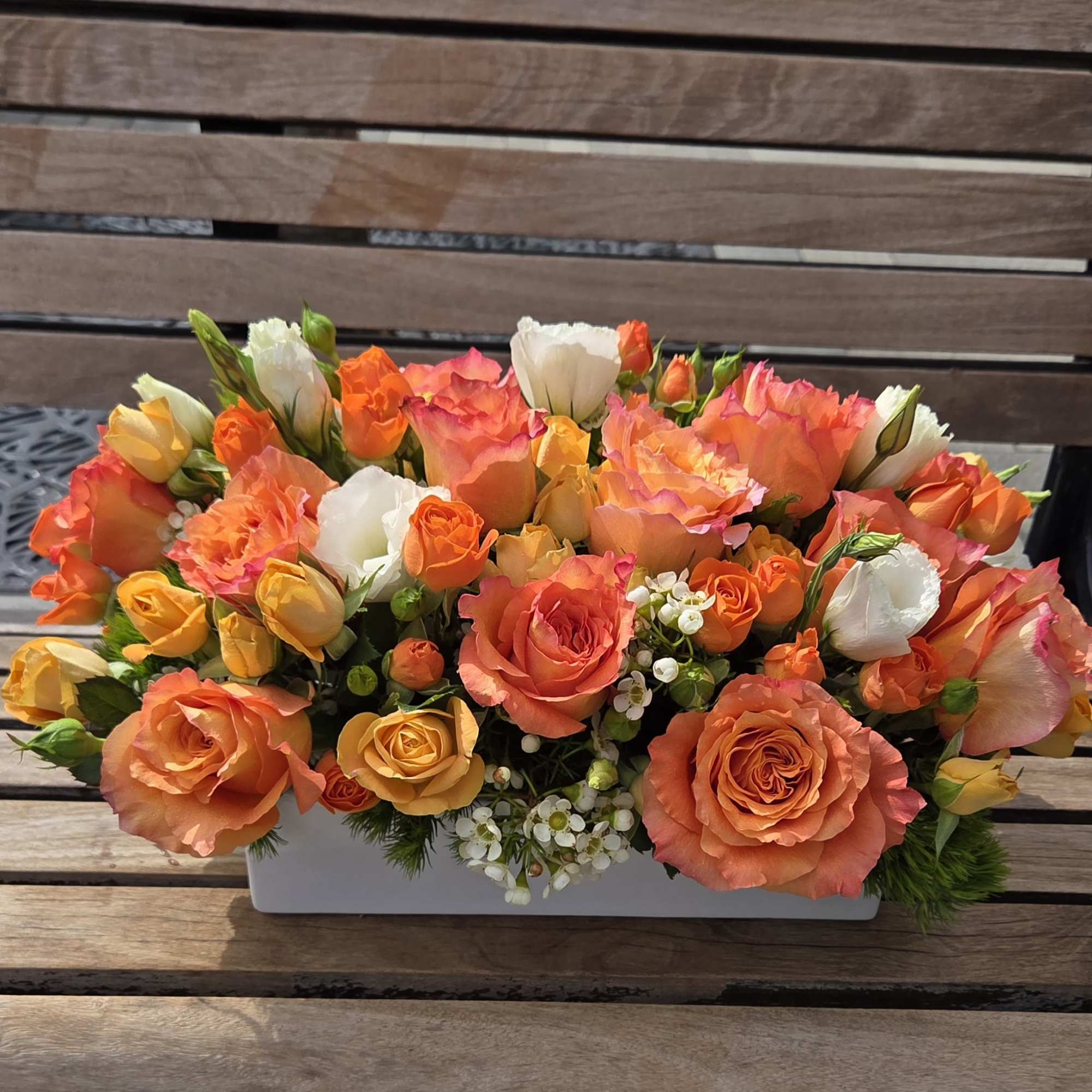 This low profile, compact design is perfect for a special tablescape.
Approximate finished