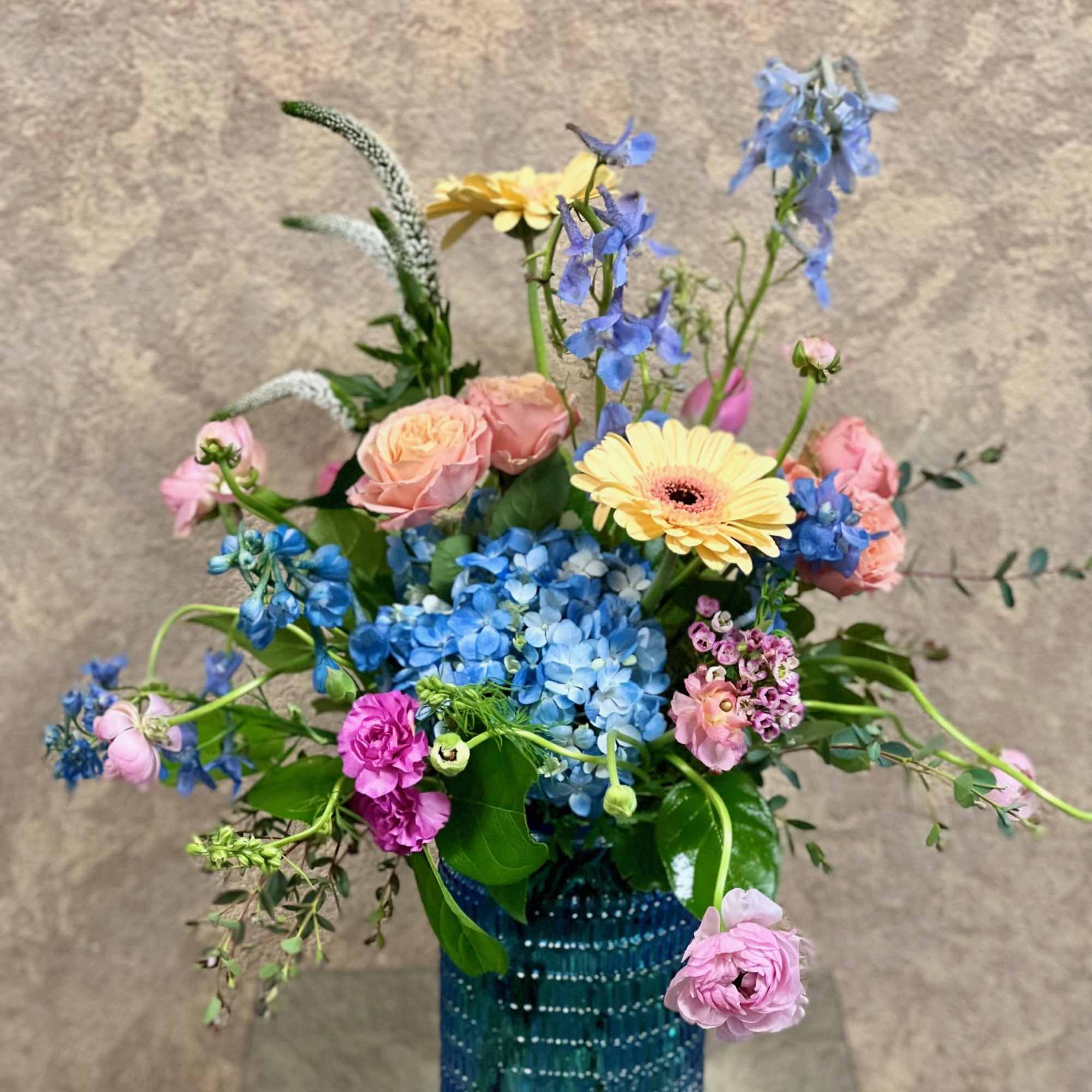 This design is great for spring birthdays.
Recipe: Soft Hues with Blue Hydrangea