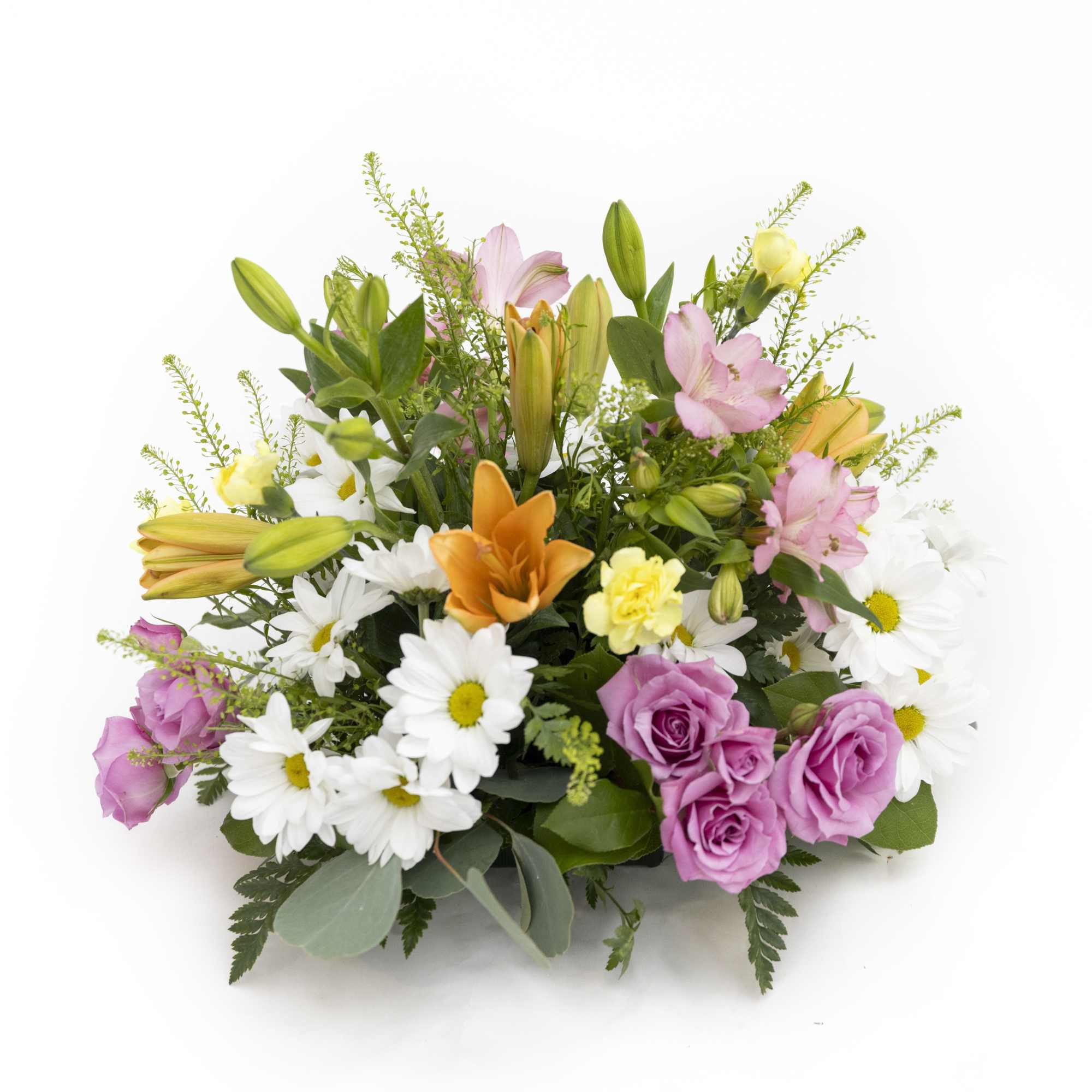 This round spring centerpiece is the perfect addition to any spring table.
