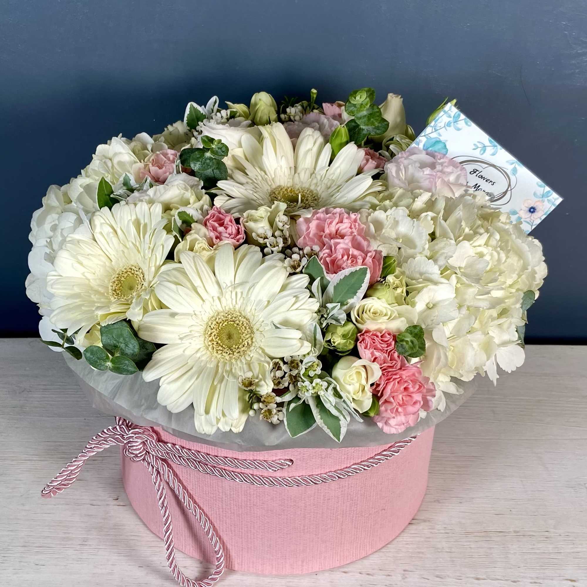 The "Gerberas -S" arrangement is a stunning arrangement in the box that