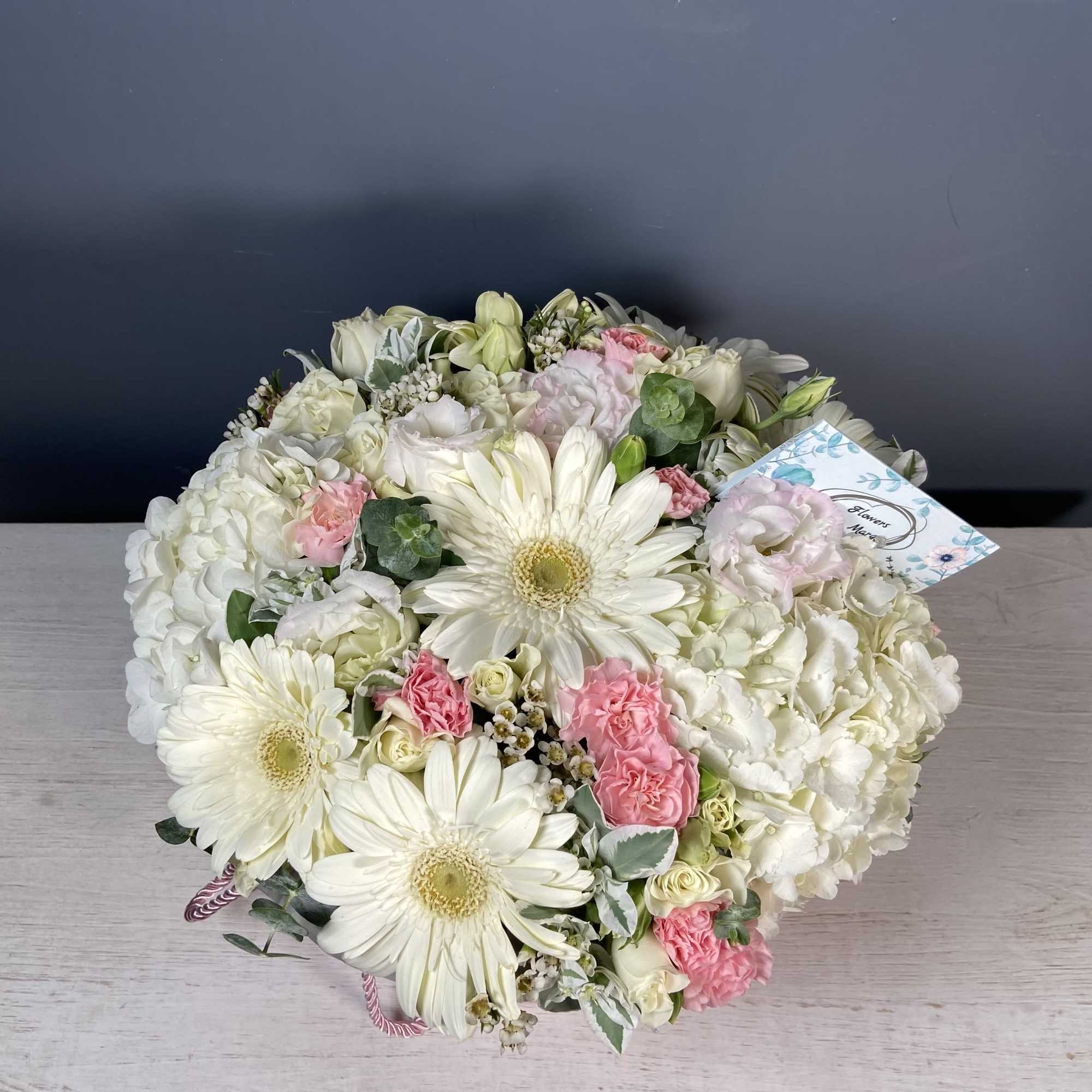 The "Gerberas -S" arrangement is a stunning arrangement in the box that