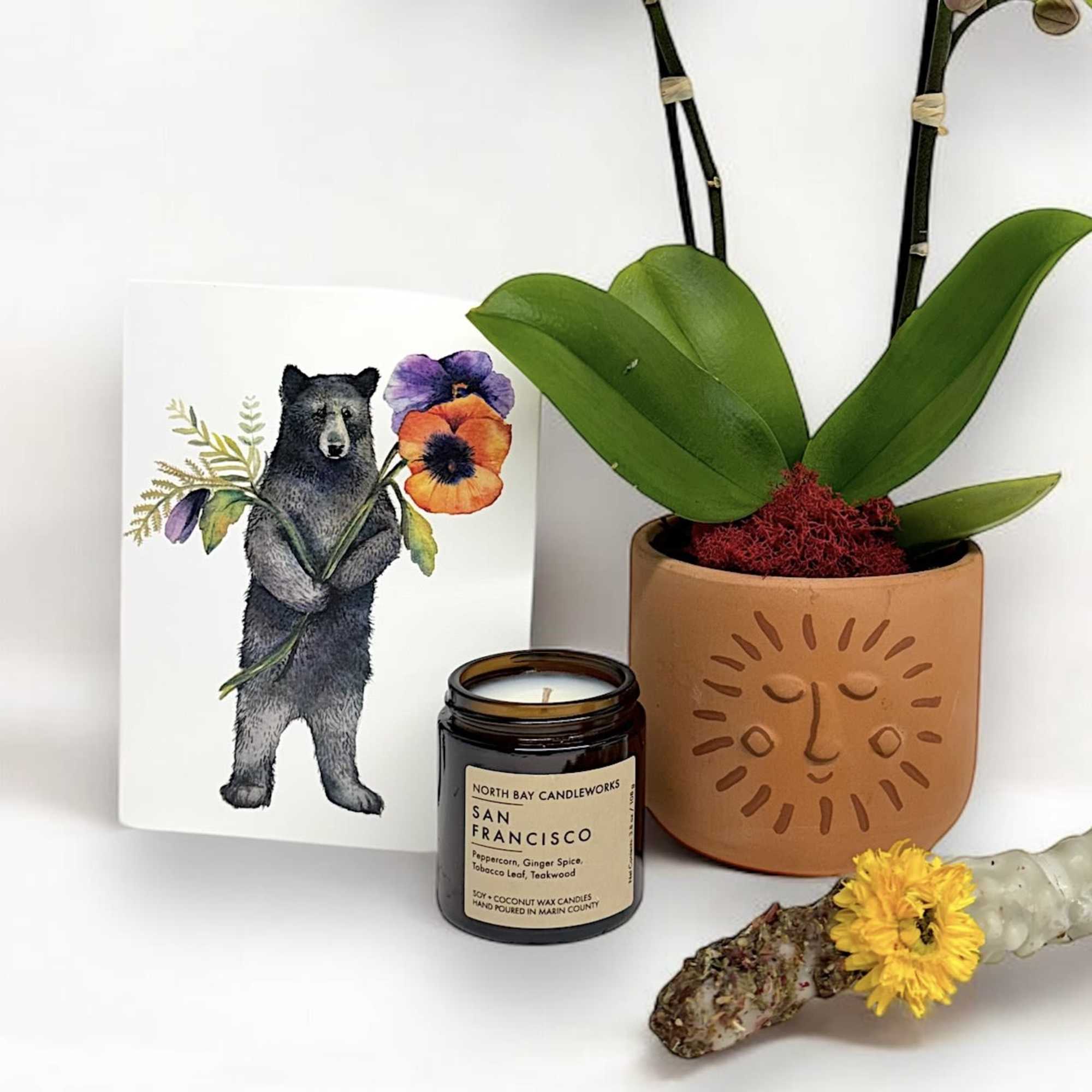 Send the gift set that exudes Golden State energy. This gift set