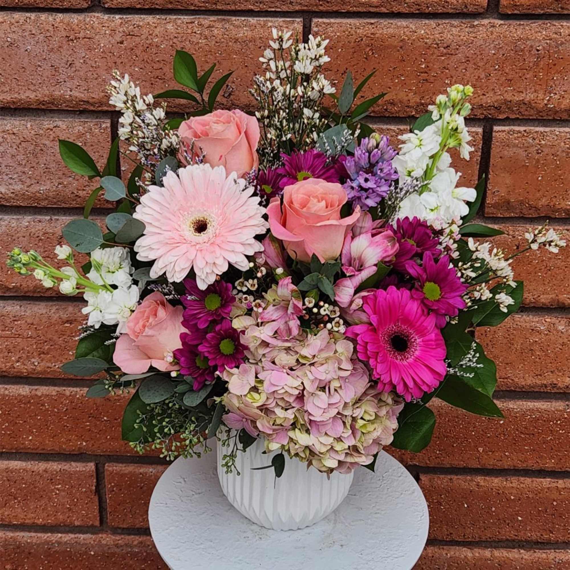Blushing Garden Elegance &ndash; Mixed Floral Arrangement

Soft, romantic, and full of life