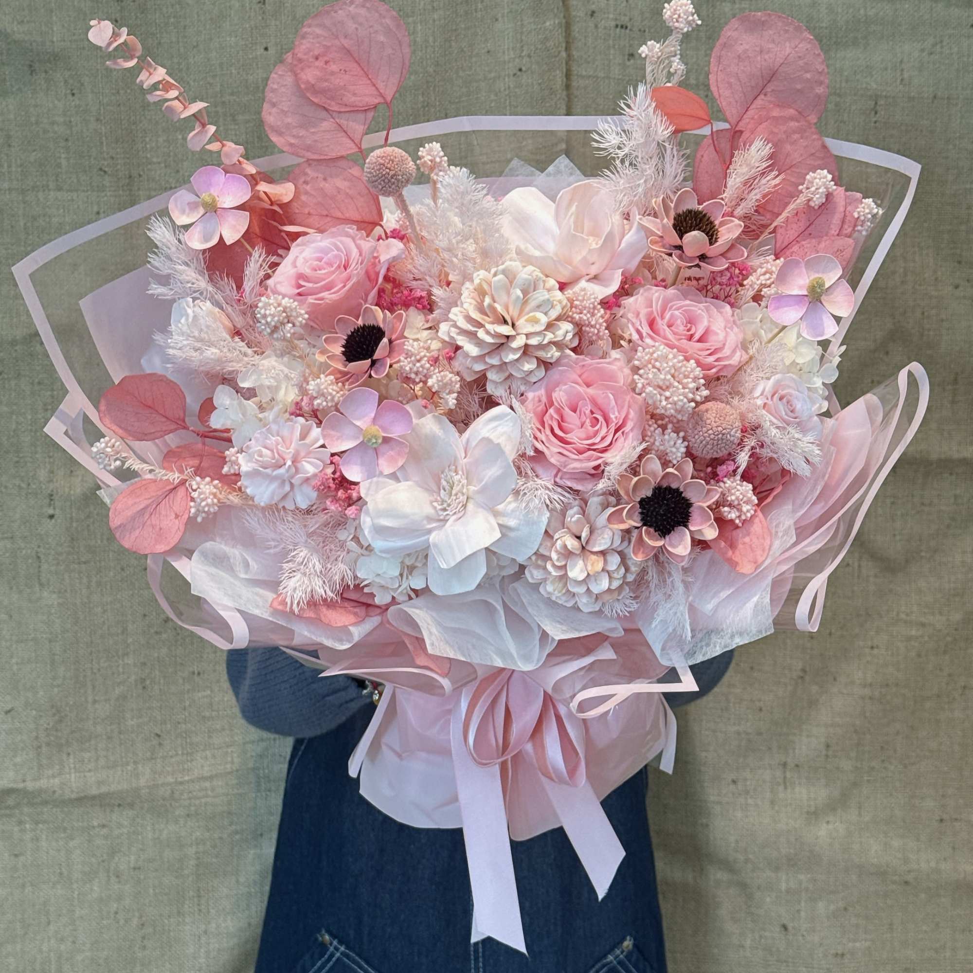 This is an immortal flower/dried flower bouquet with a soft pink tone.