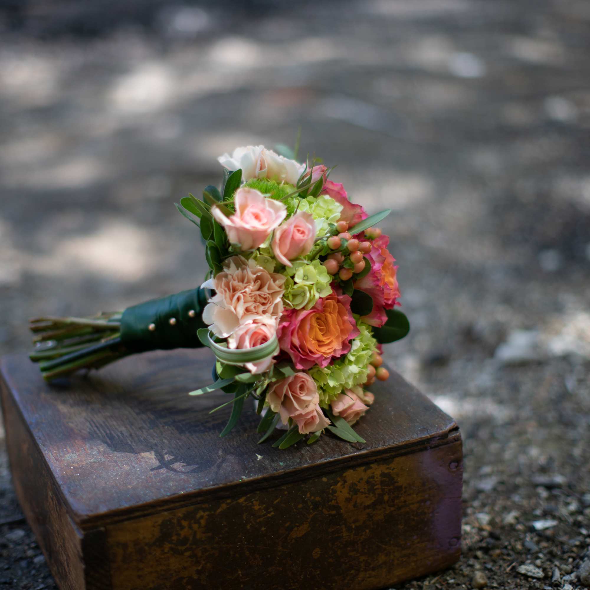 Please let us know the attire color and we will manicure the