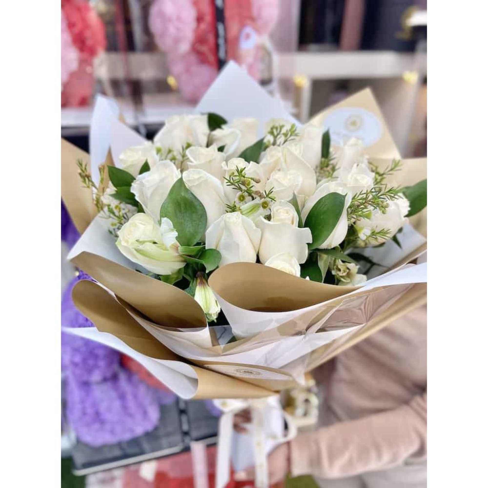 2 Dozen Beauty Handheld Bouquet, Round Style: 2 dozen hand picked roses