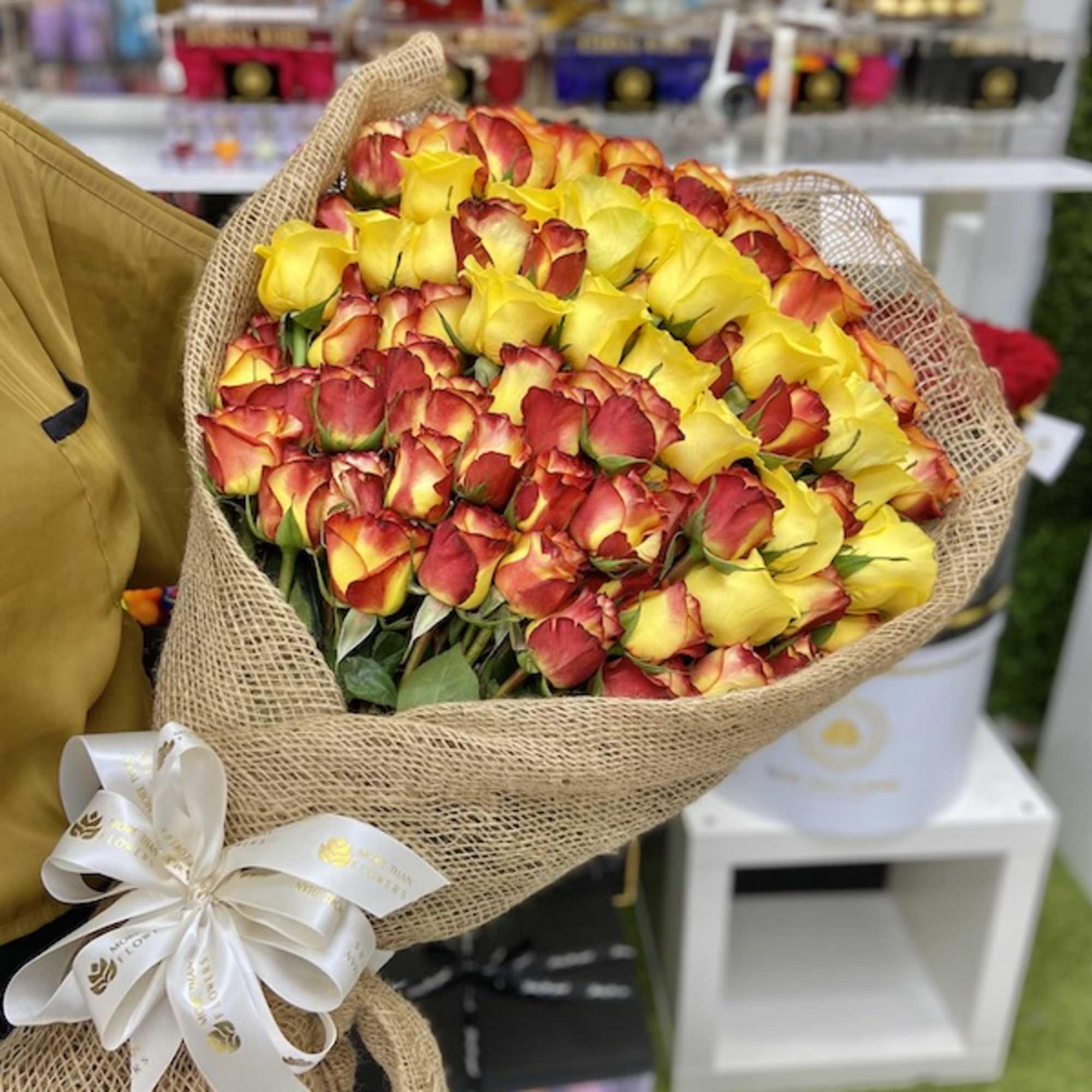 100 Roses Burlap, Handheld Bouquet