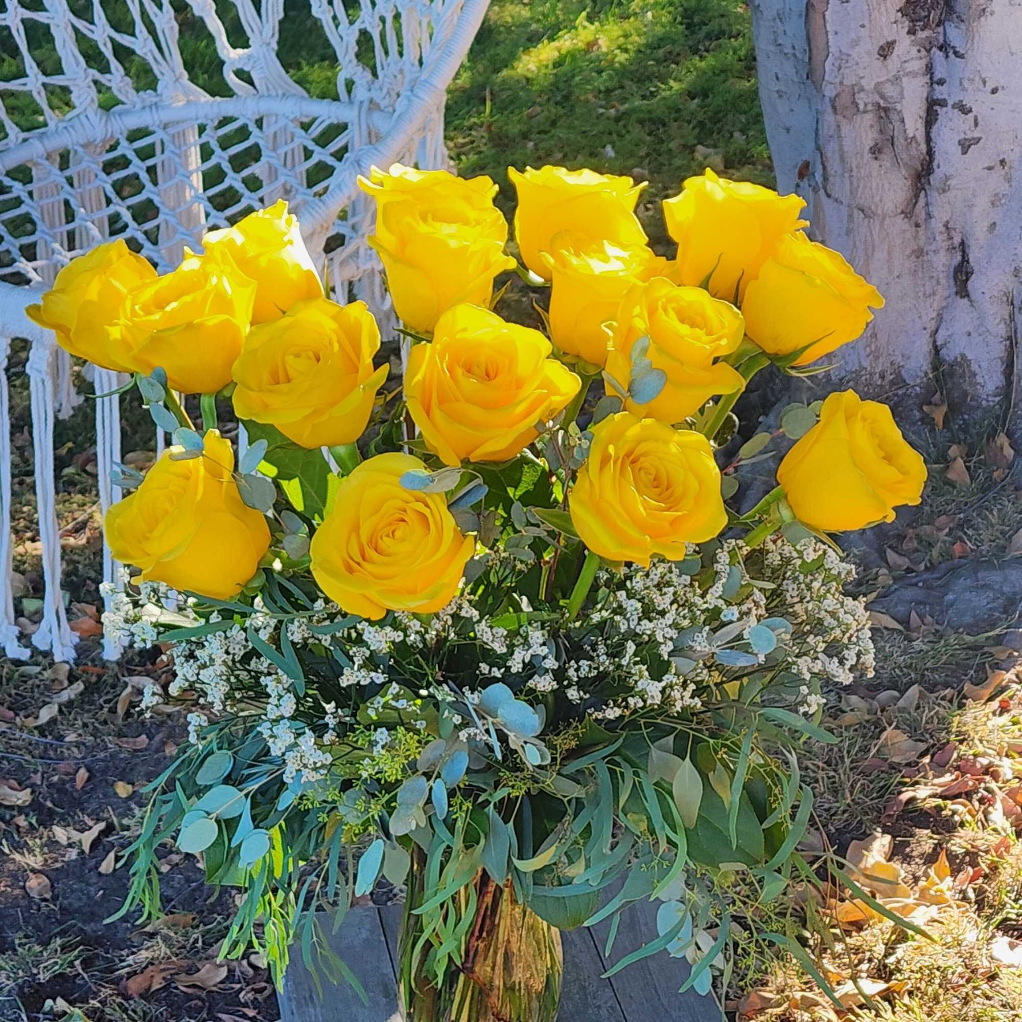 Yellow roses are a great option to send a non-romantic love. Send