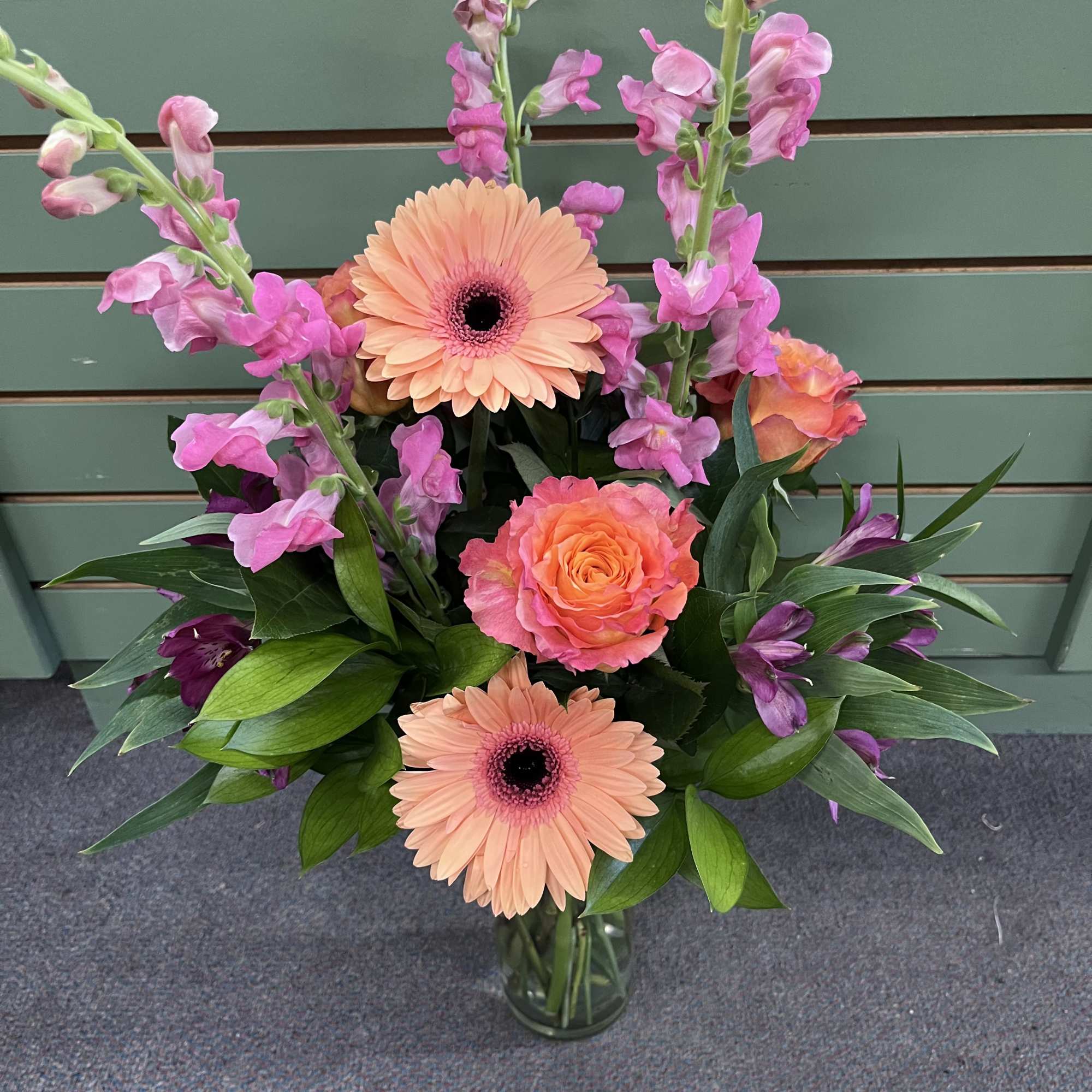 Feel the warmth and joy of spring with this beautiful arrangement! 
Spring