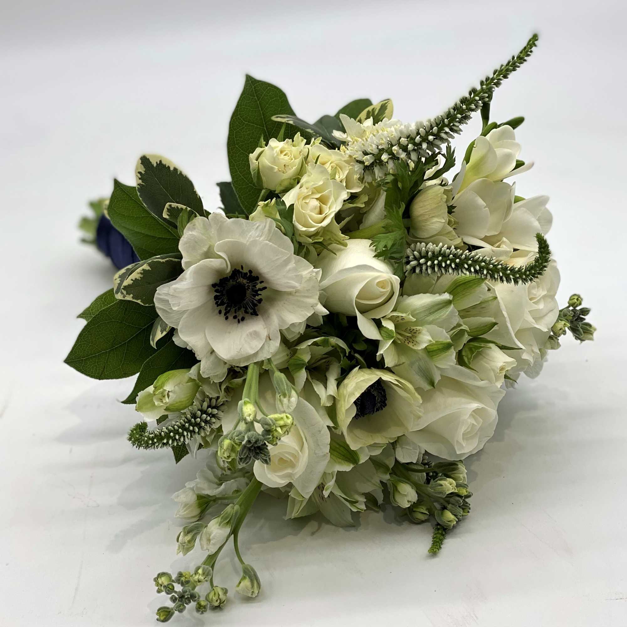 Lush whites with the beautiful pop of a white anemone with dark