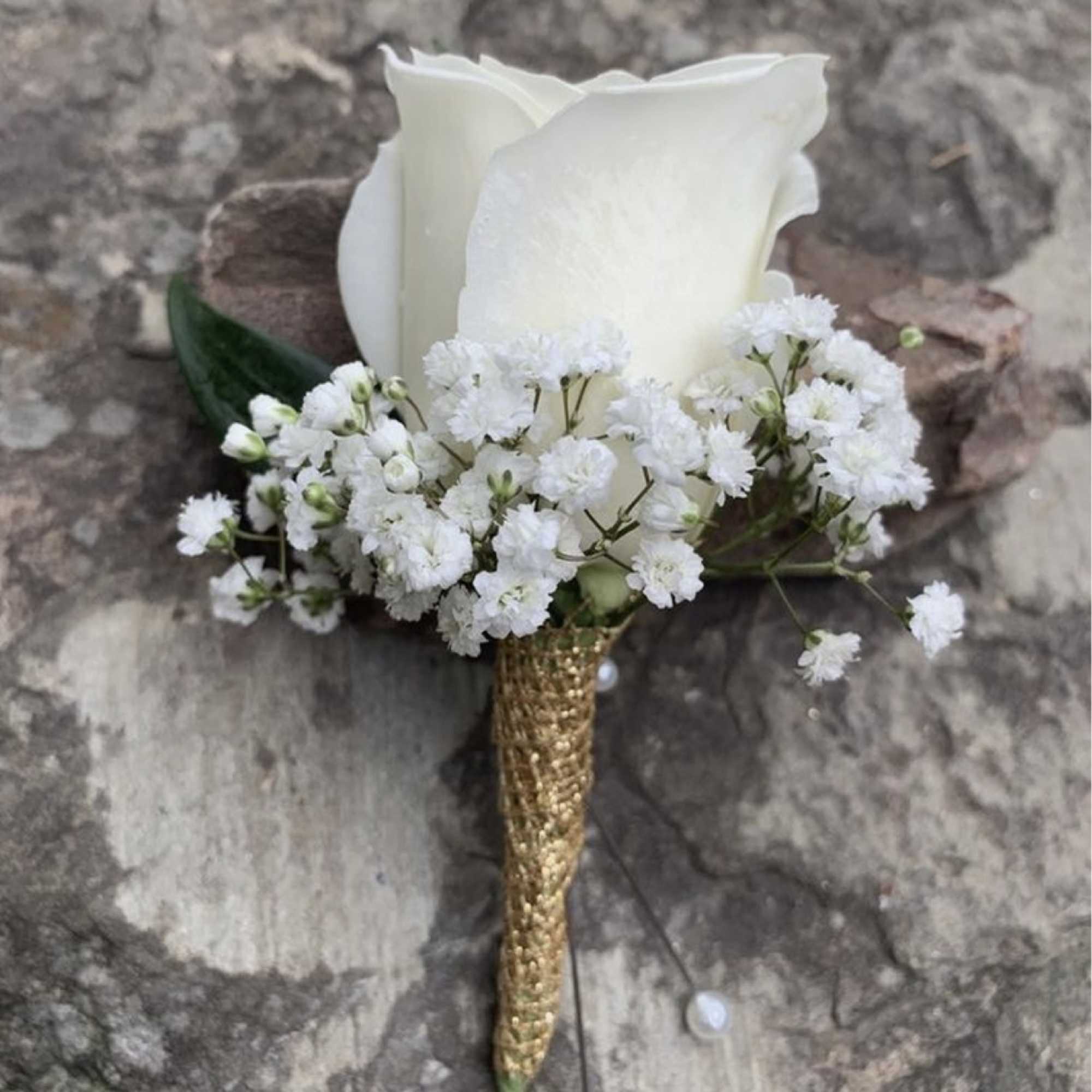 Make your prom memories last forever with these amazing corsage and boutonniere.

You