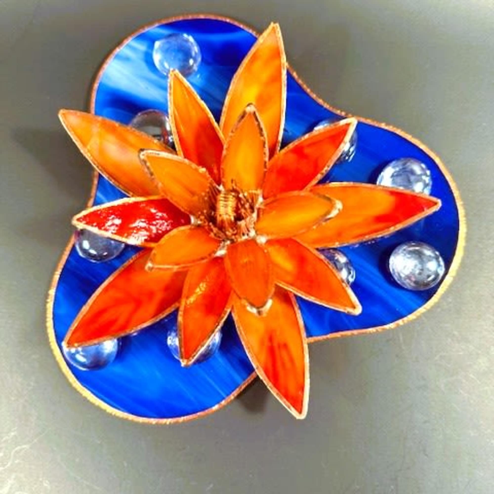 Firefly Studio artist, Cindi Smead, loves water lilies!  These lifelike sculptures
