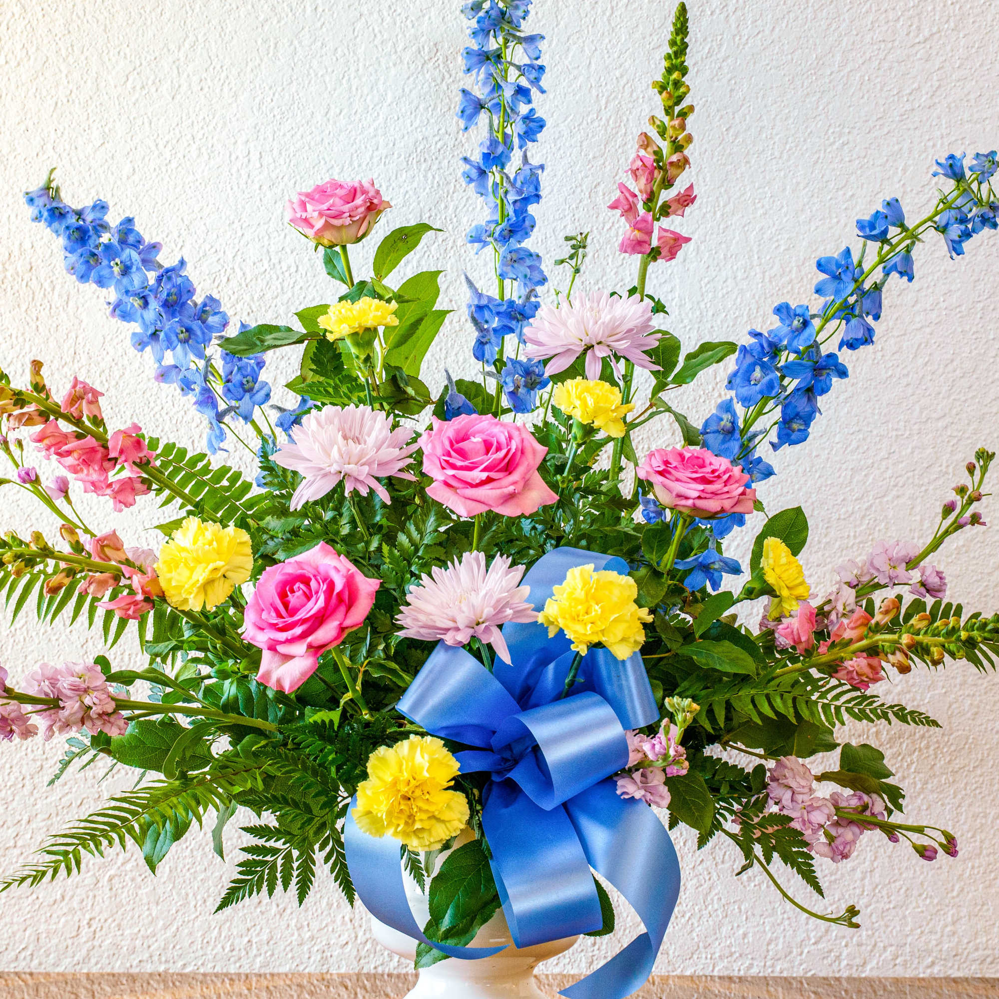 Send the comforting feeling of an afternoon stroll through the garden. This