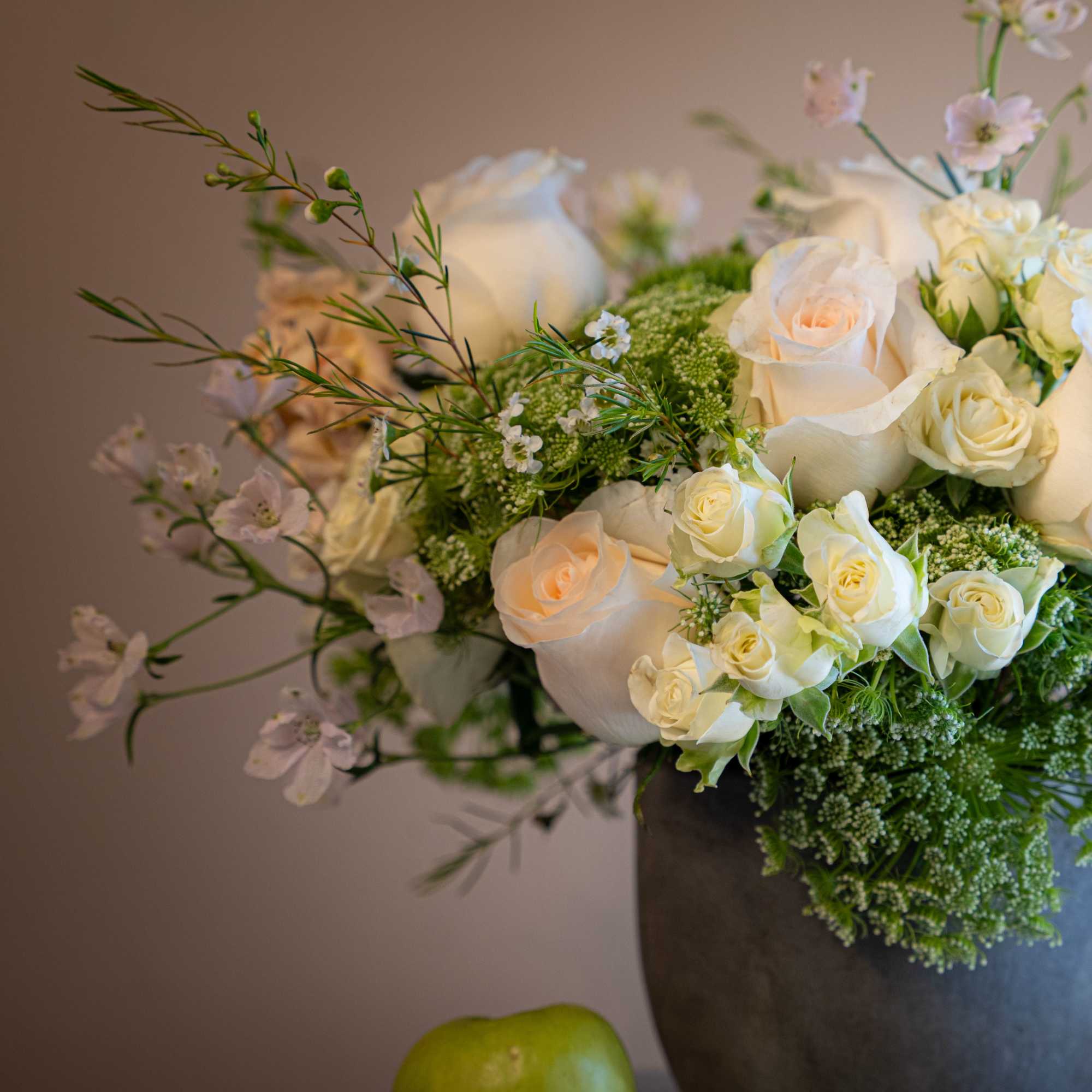 Soft, luminous, and effortlessly elegant, Brillante features layers of creamy garden roses
