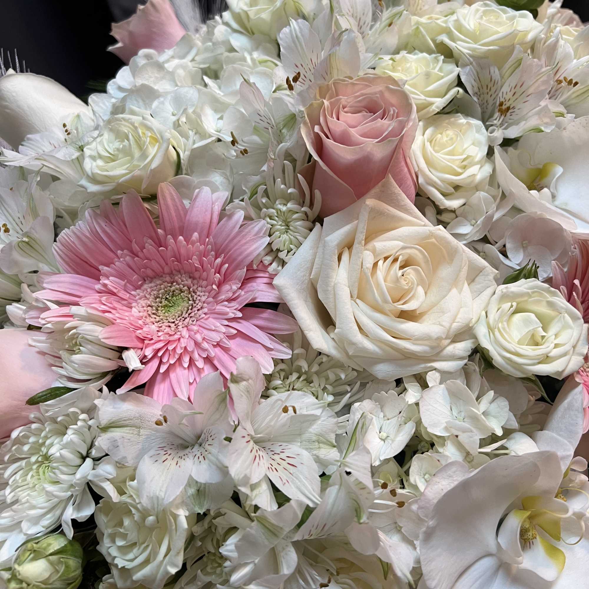 An unforgettable statement of elegance and romance, this astonishing luxury flower box