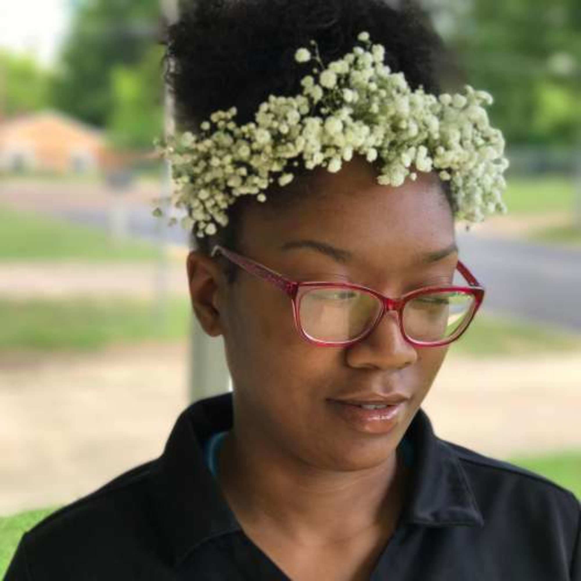 Add this simple and cute headpiece to your wedding or special event.