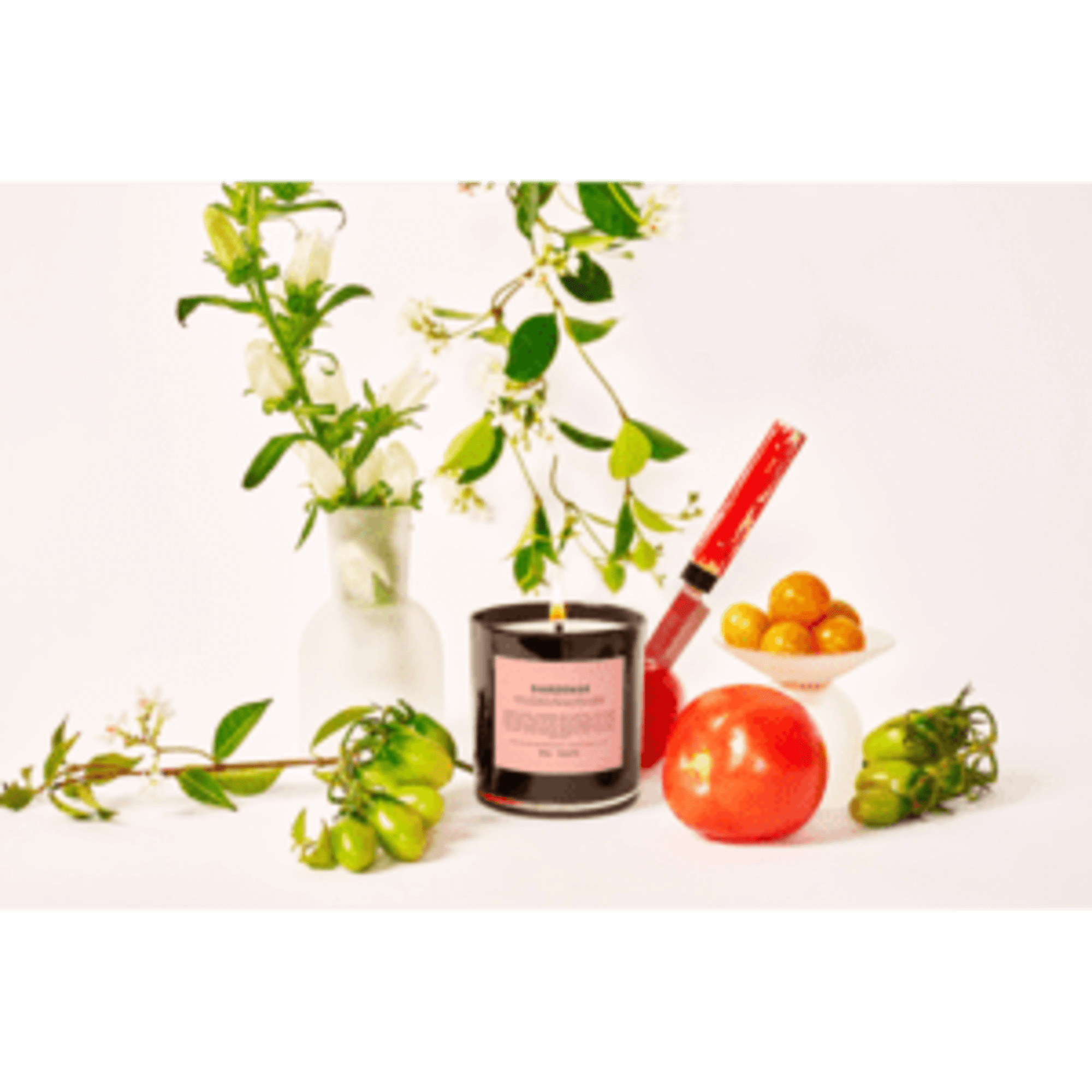 tomato, petitgrain, white tea and honeysuckle

Citrus groves and tomato gardens give vibrance