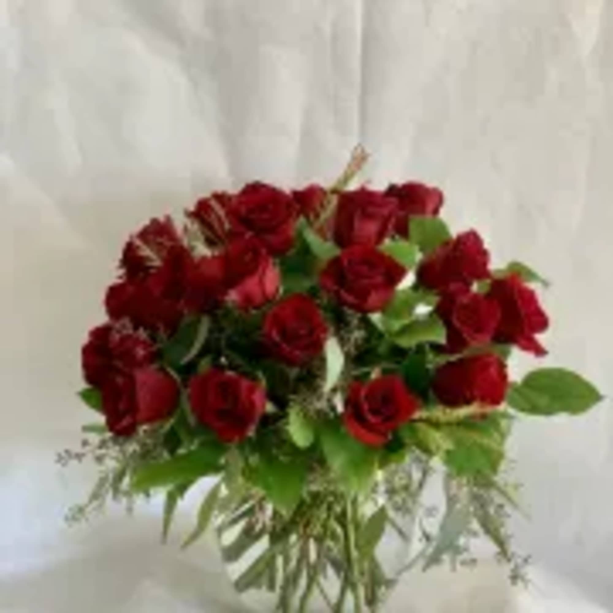 A classic rose arrangement with modern styled greens.
Pictures is standard size 1