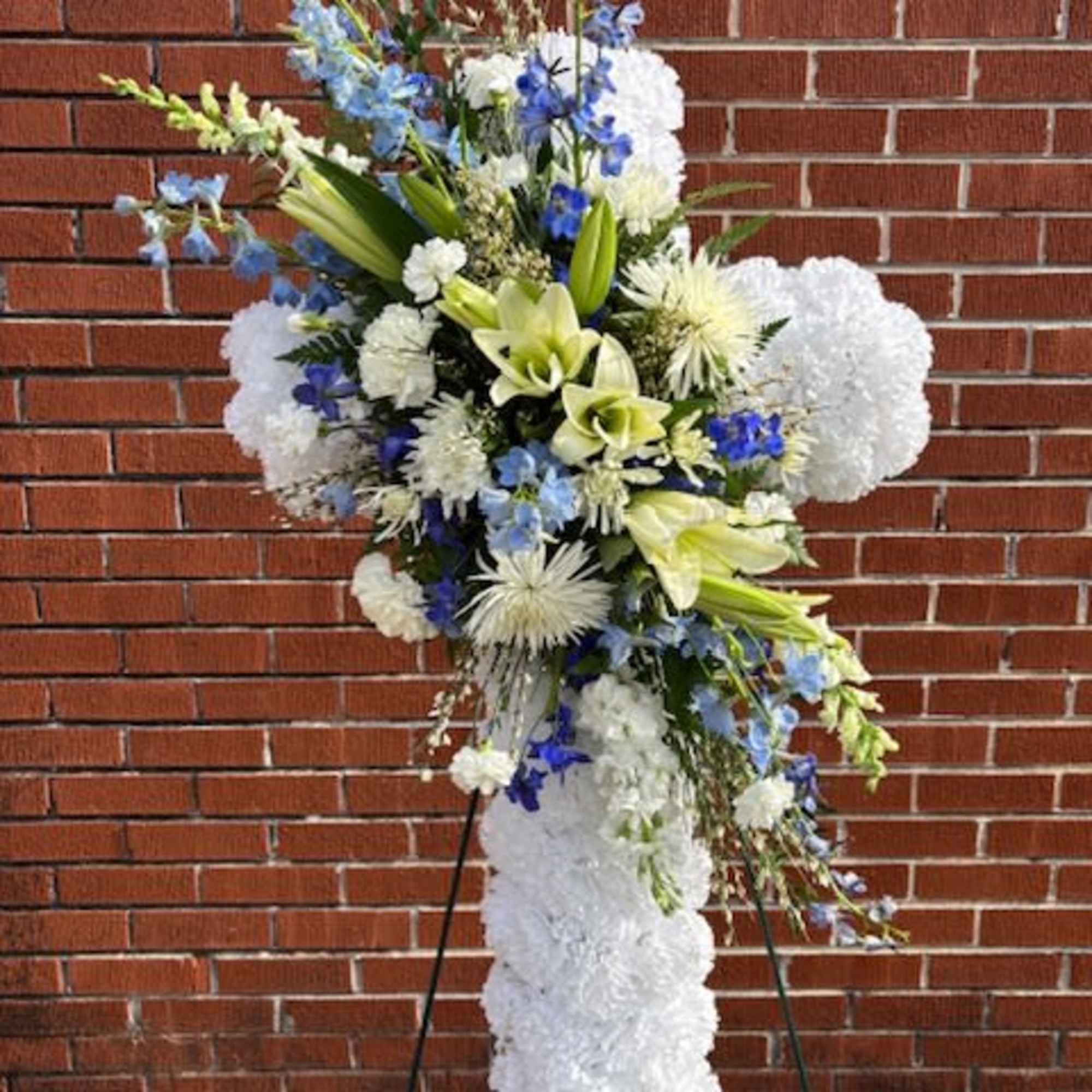MEMORIAL CROSS DESIGNED IN ARTIFITIAL CARNATIONS WITH FRESH FLOWERS ARRANGED DIAGNALLY.
PLEASE SPECIFY