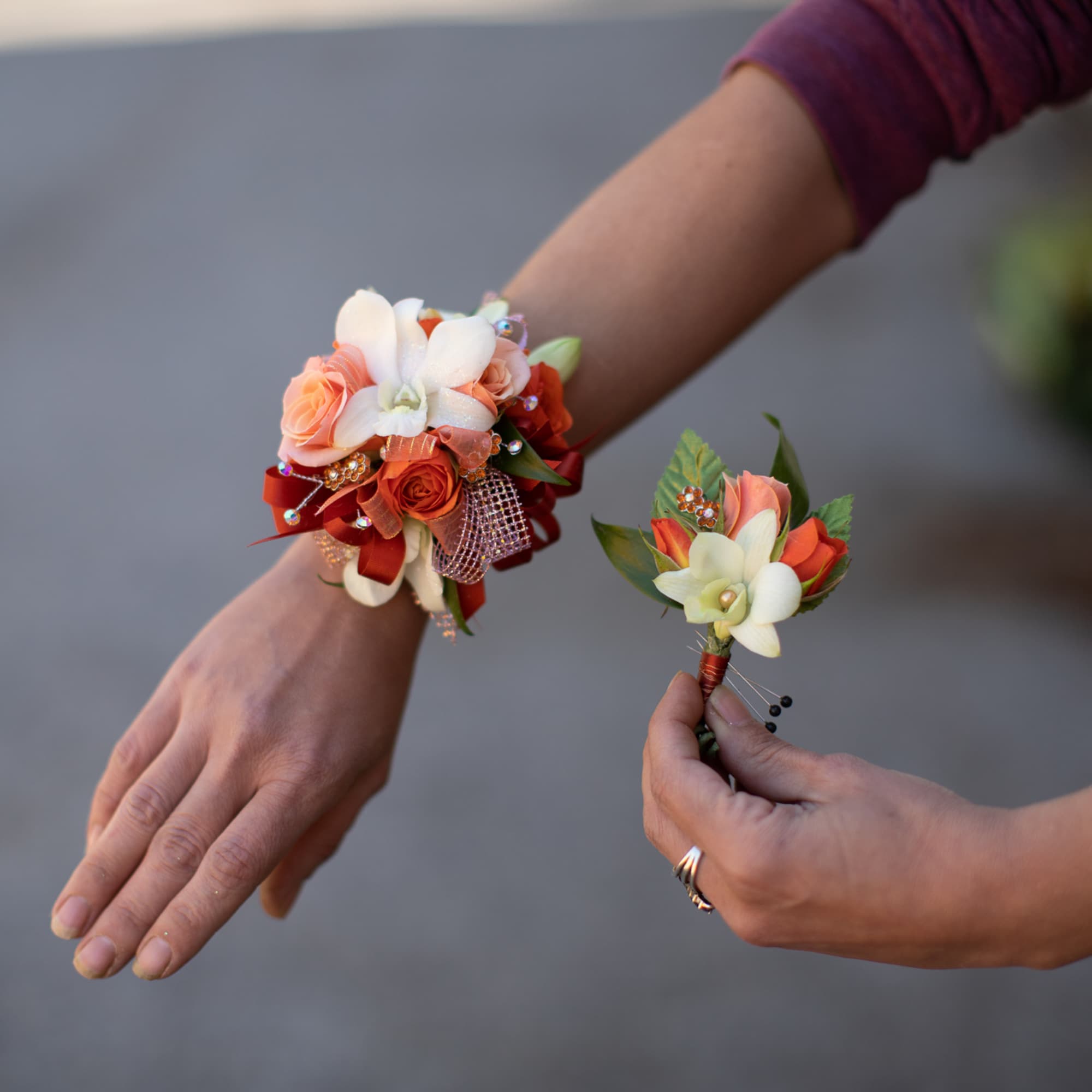 Please let us know the color of your attire for the evening