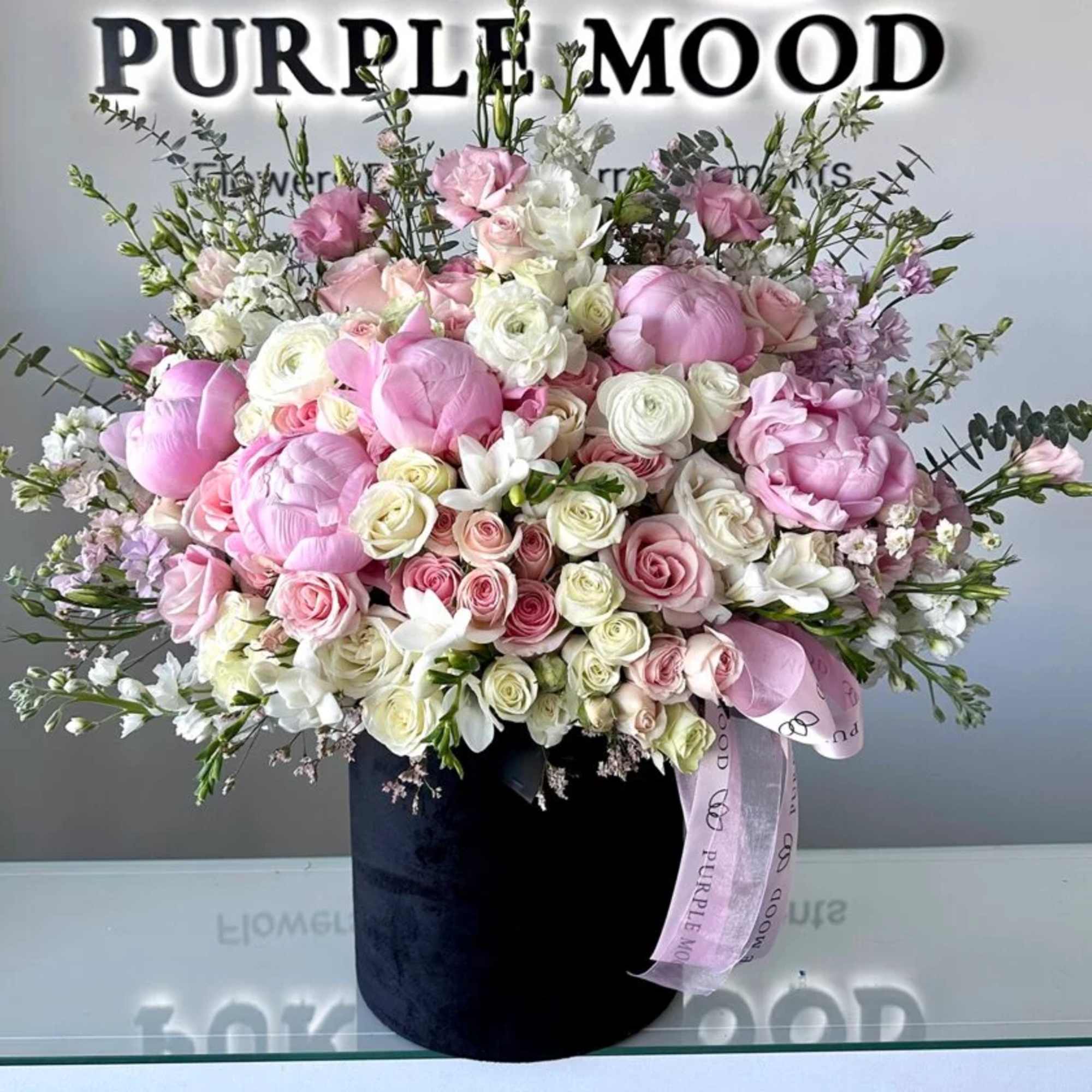 Standard container size D8.25'x H9.5'
Deluxe container size - D10.5'x H12.25'

A statement piece