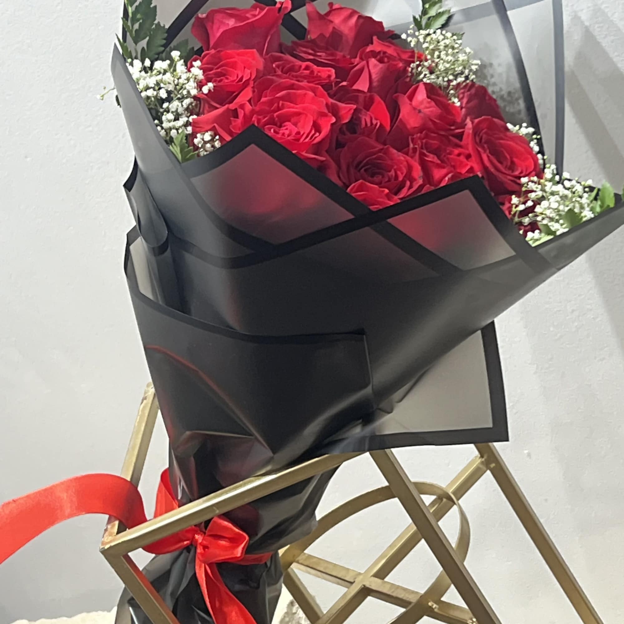 24 stems of roses simple desition