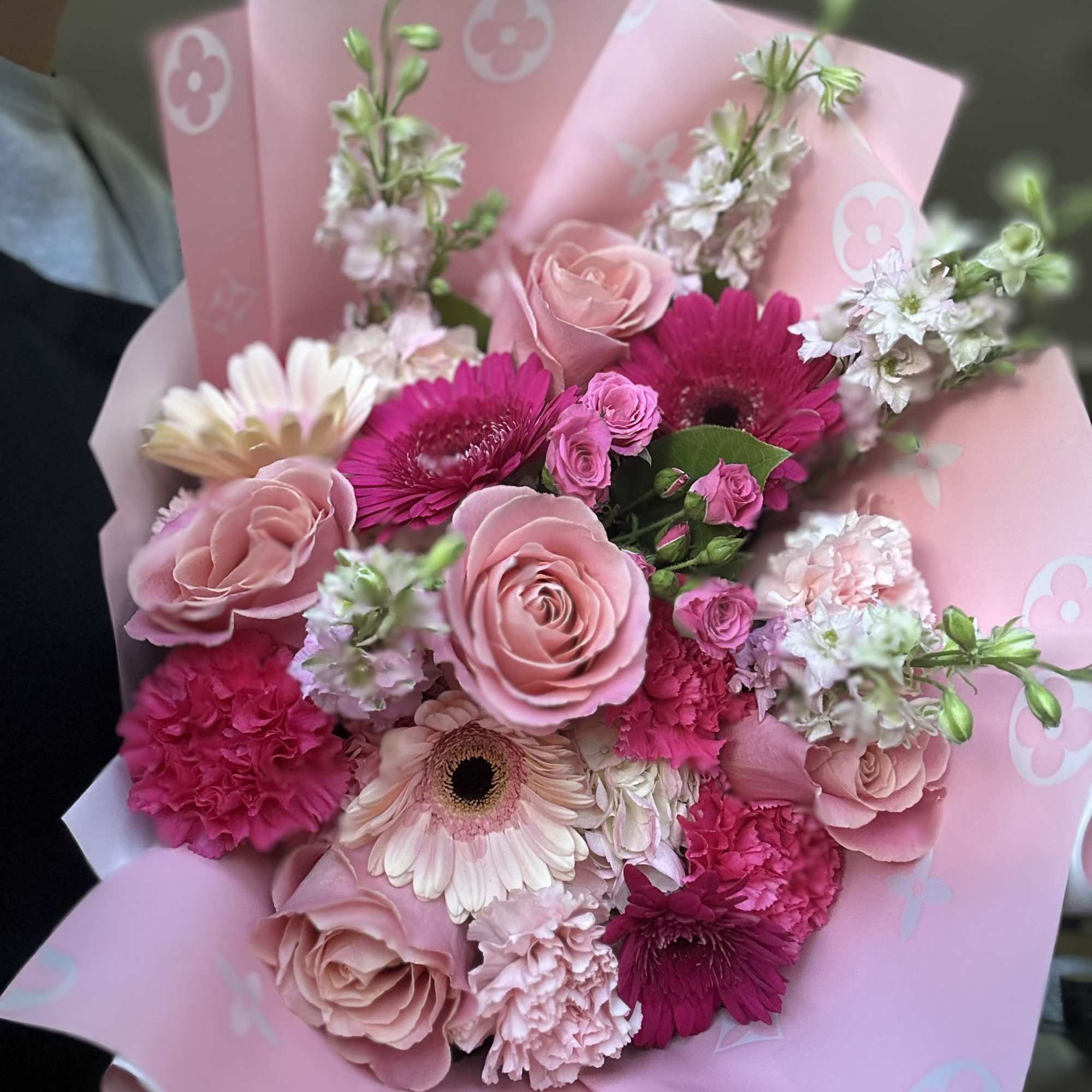 Our professional florists have put together a wrap bouquet of flowers that