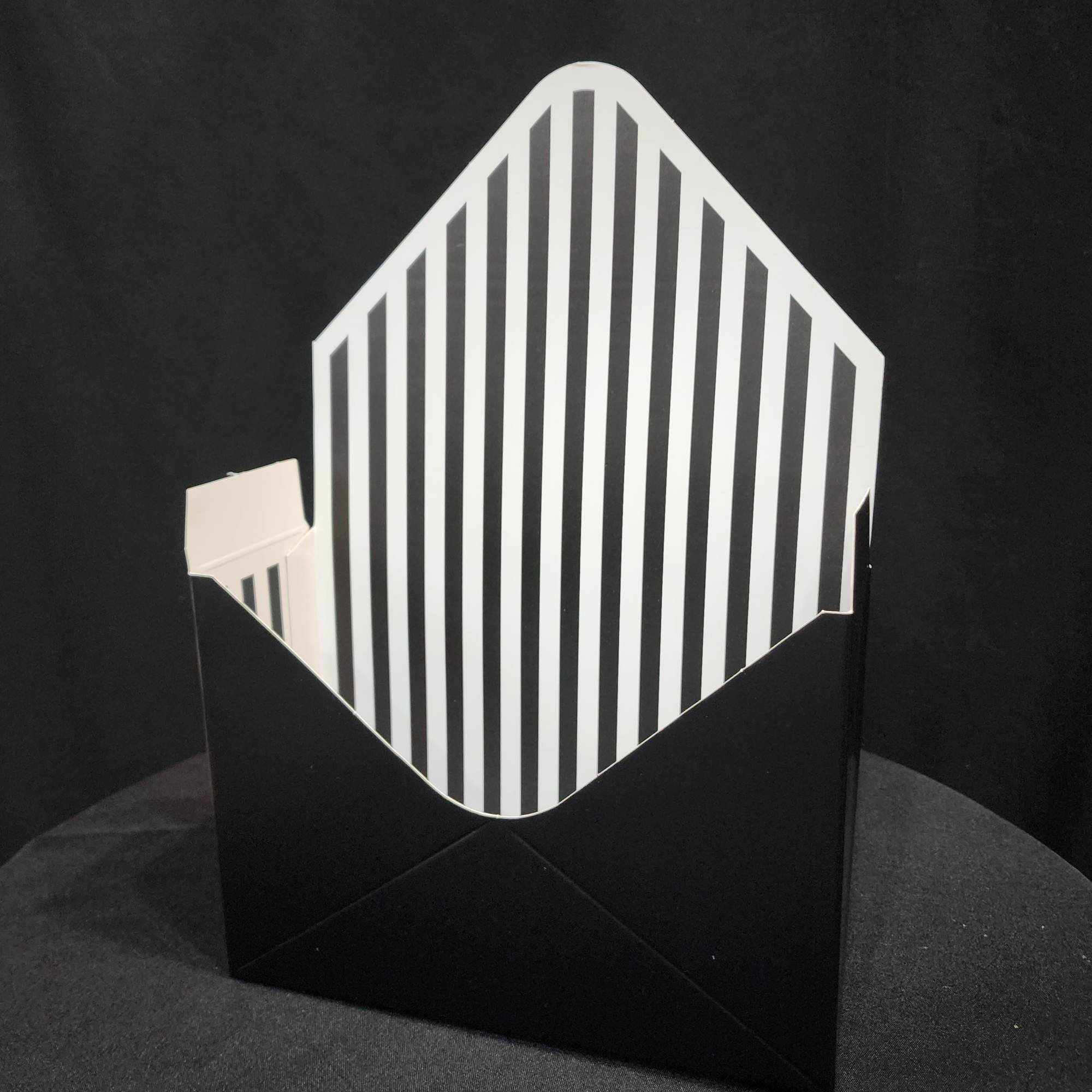 You've got mail! Send a flower card to your loved one to