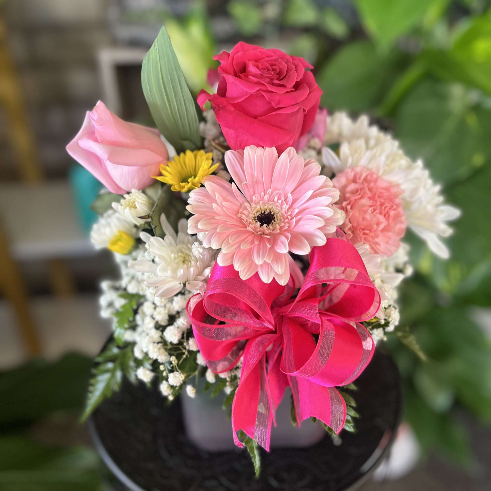Pink rose and gerbera bouquet with a bright ribbon in a vase