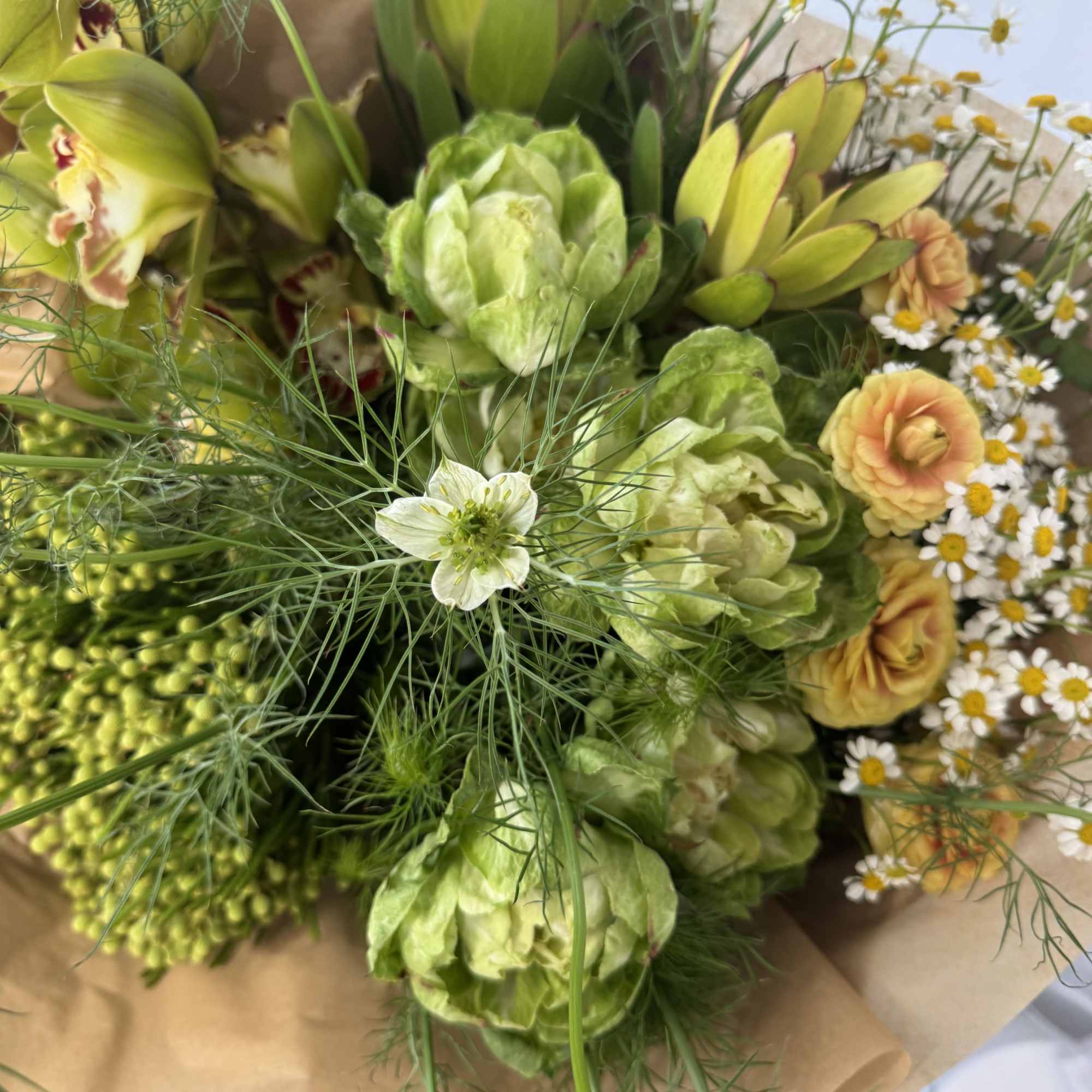 Bright, garden-fresh design: a hand-tied flower arrangement perfect as a cheerful birthday
