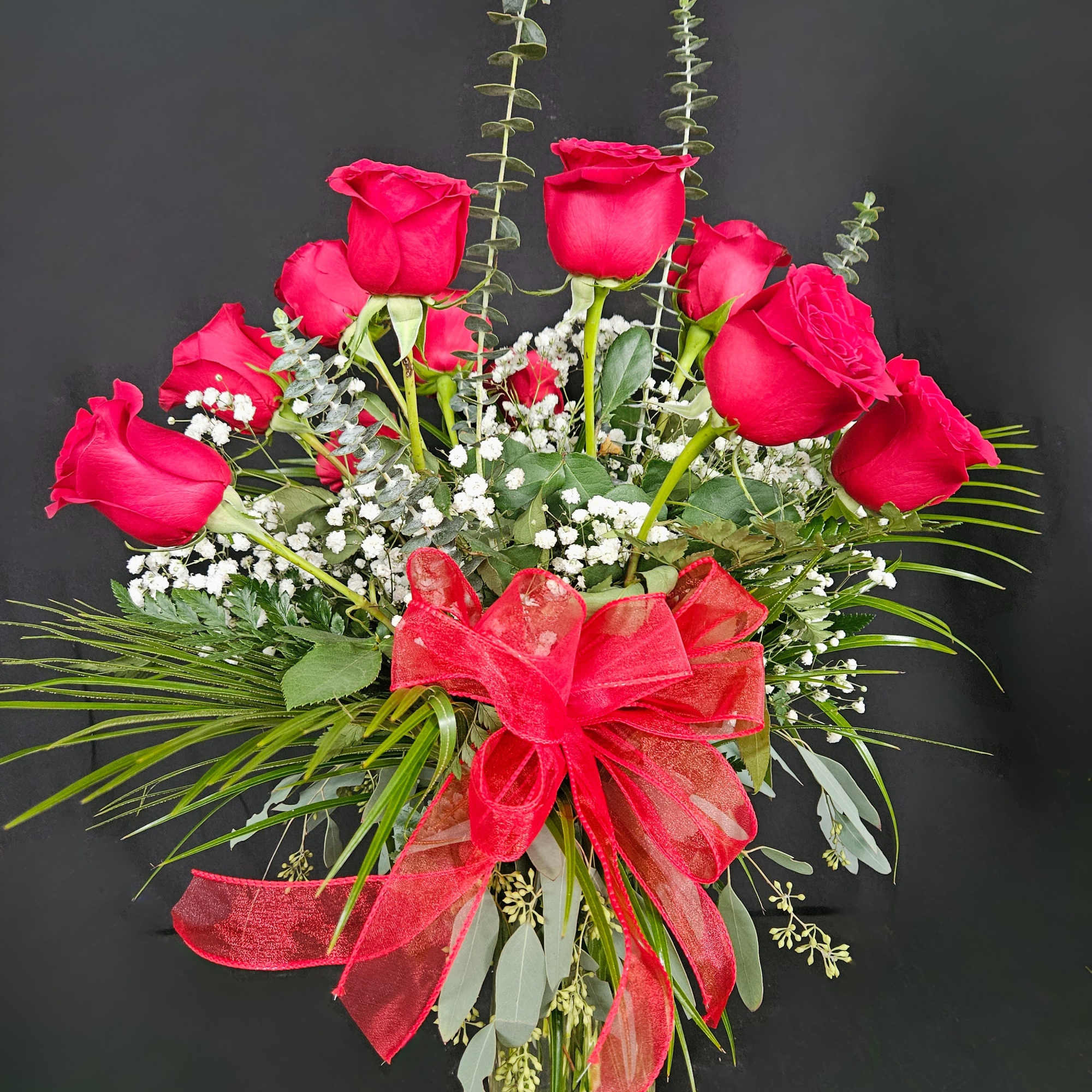 These dozen red roses with baby's breath are a classic! Perfect romantic