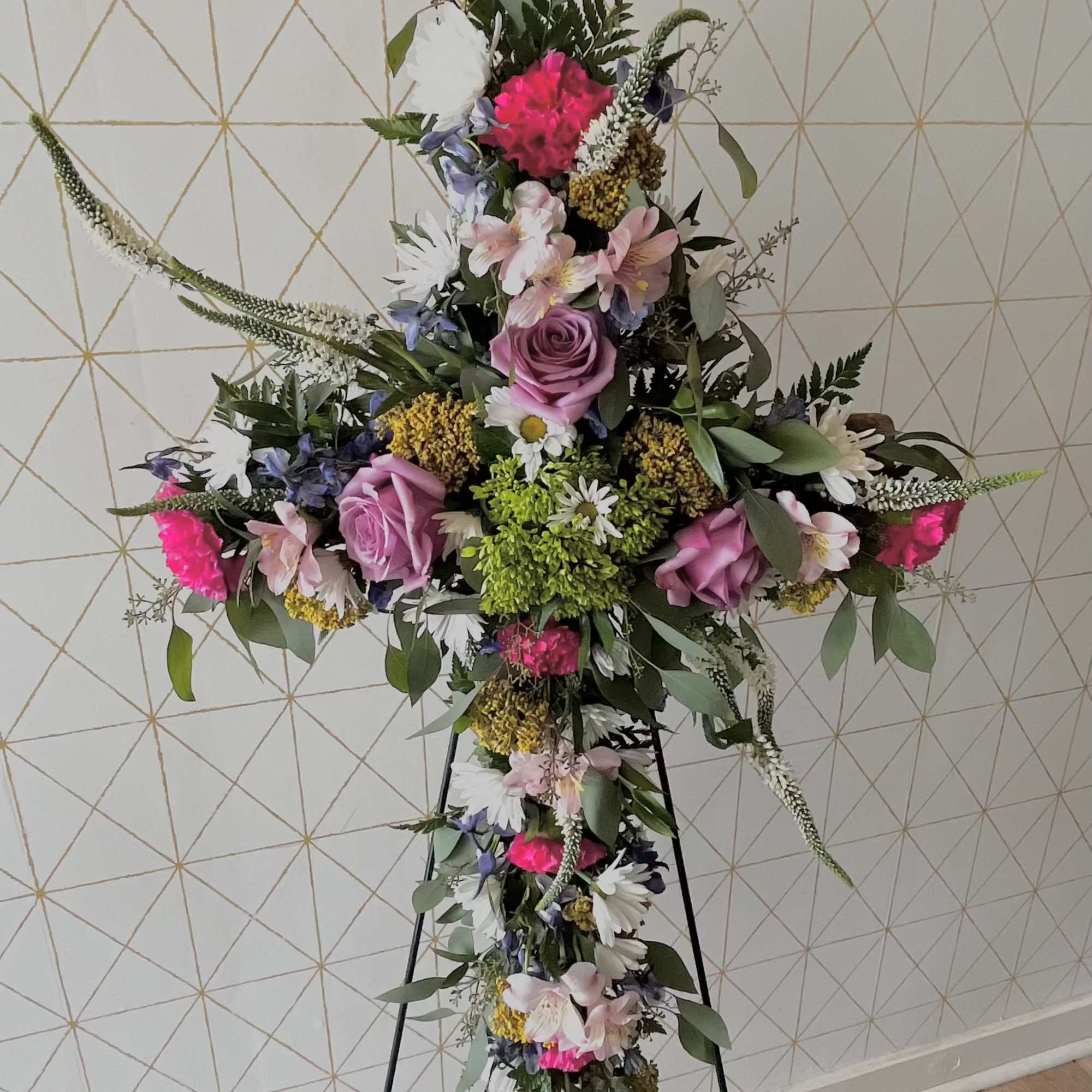 Our Cross Shape Easel is fully customizable in colors and flowers. Cross