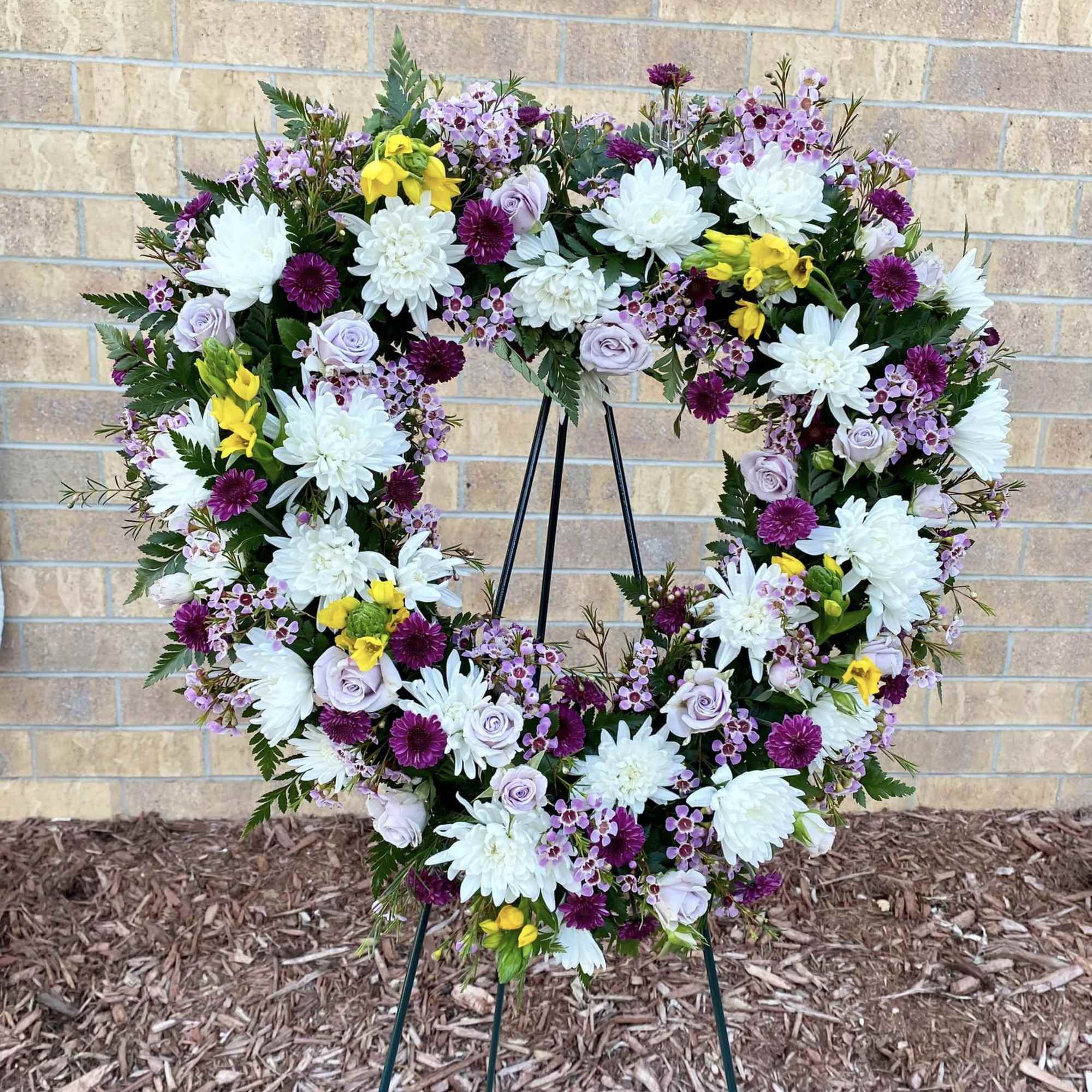 Our Heart Shape Easel is fully customizable in colors and flowers. Heart