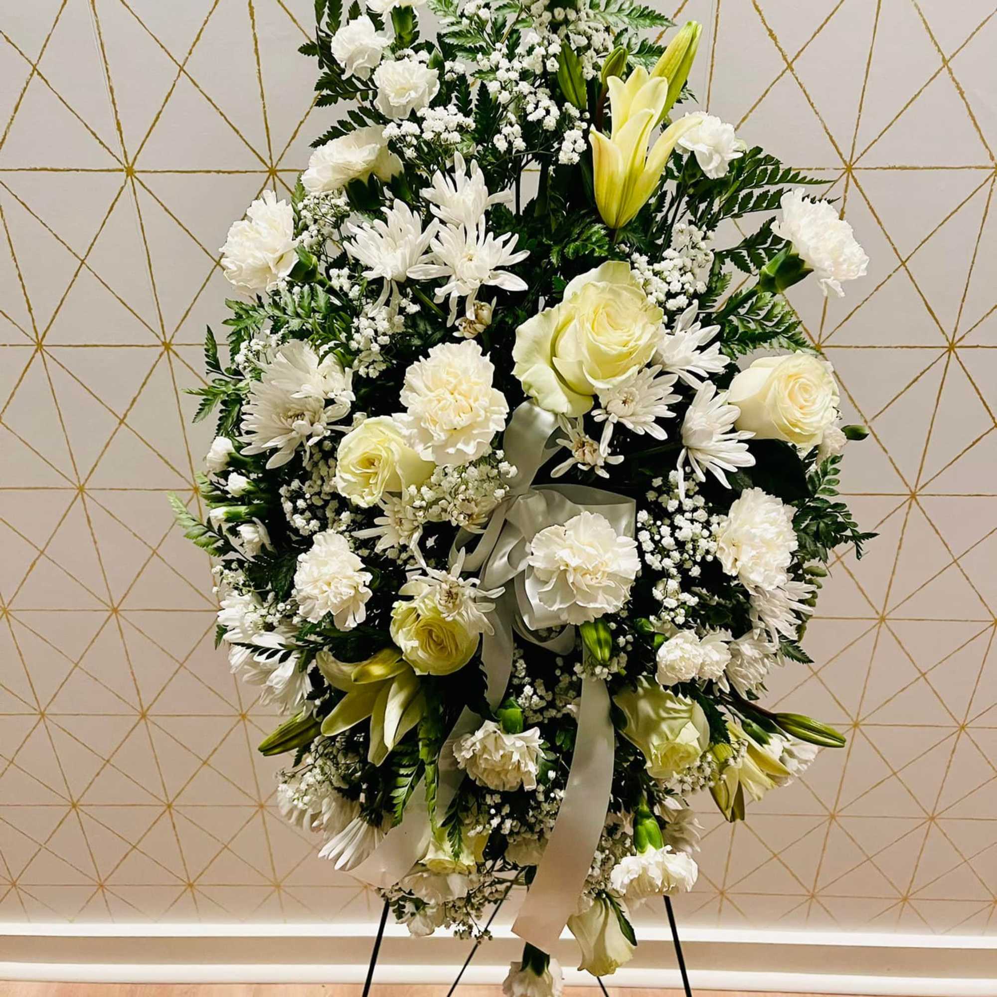 Our Easel Spray is fully customizable in colors and flowers. Easel Sprays