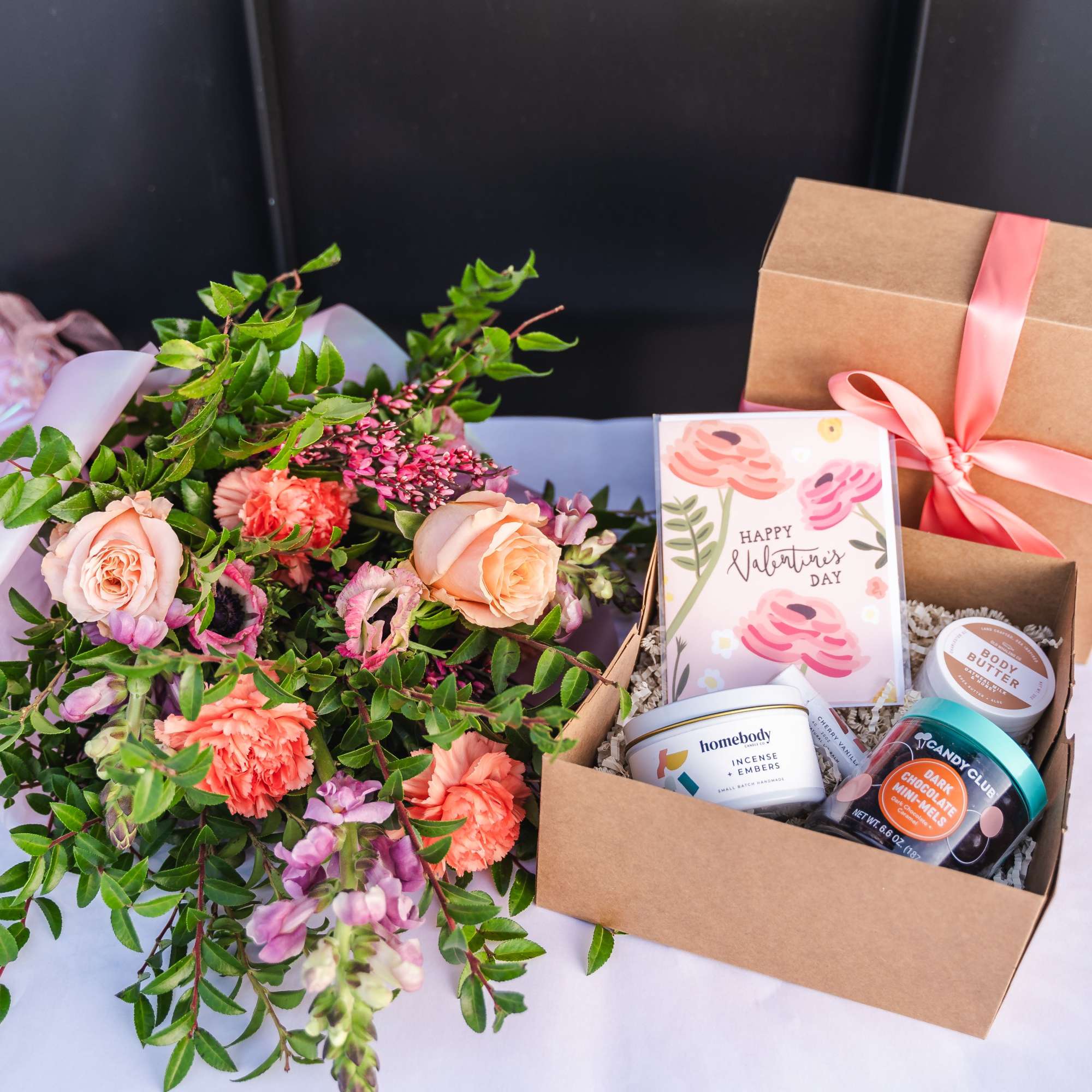 A gorgeous bouquet and gift box that make the perfect combo! Gift
