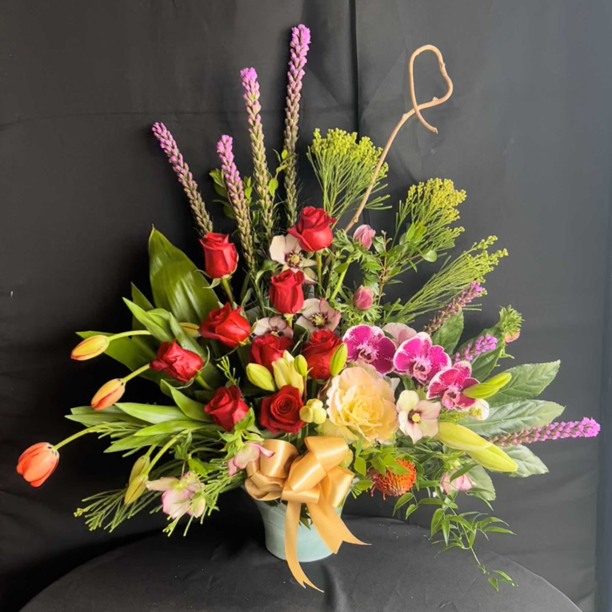 Beautiful design perfect for any occasion! Displayed is premium.
Disclaimer: Flowers may be