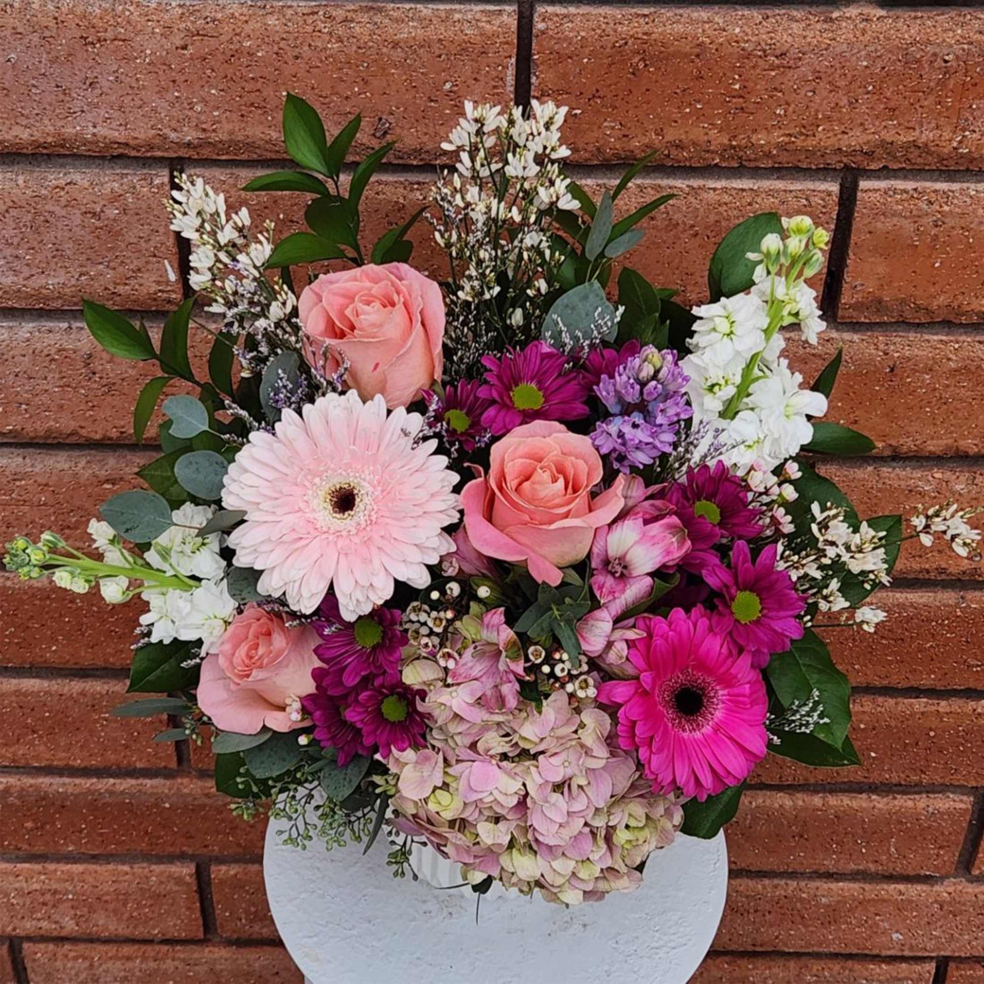 Blushing Garden Elegance &ndash; Mixed Floral Arrangement

Soft, romantic, and full of life