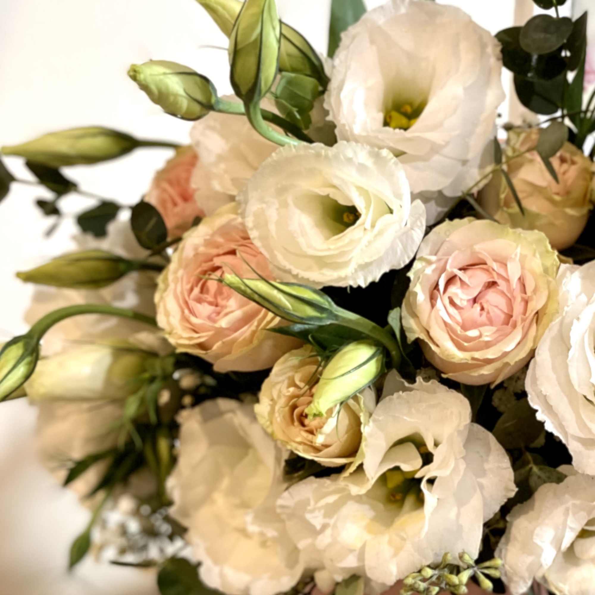 This elegant arrangement in a pink box features a delicate combination of