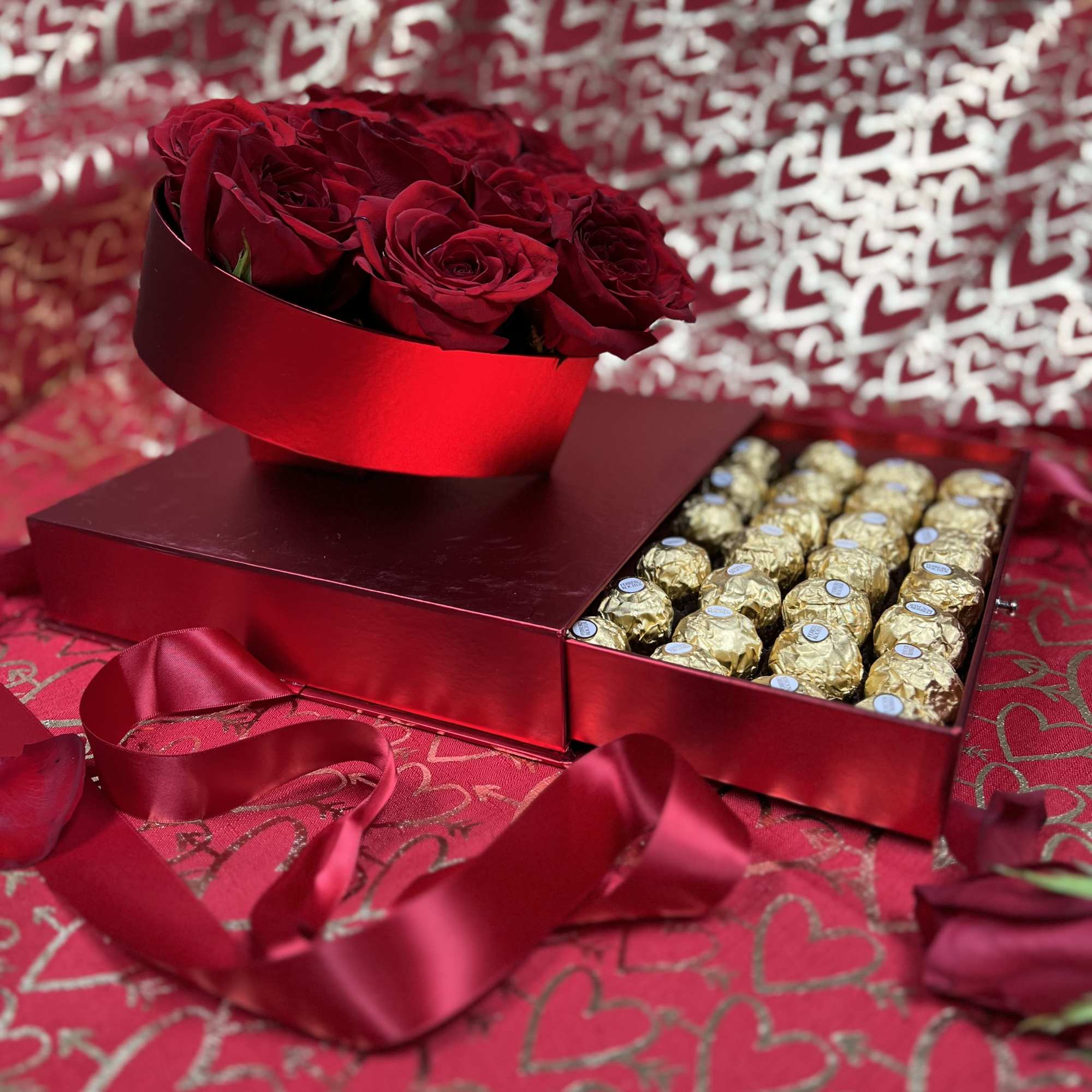 This Heart Shaped Rose Display Box consists of 12 Large Bloom Premium