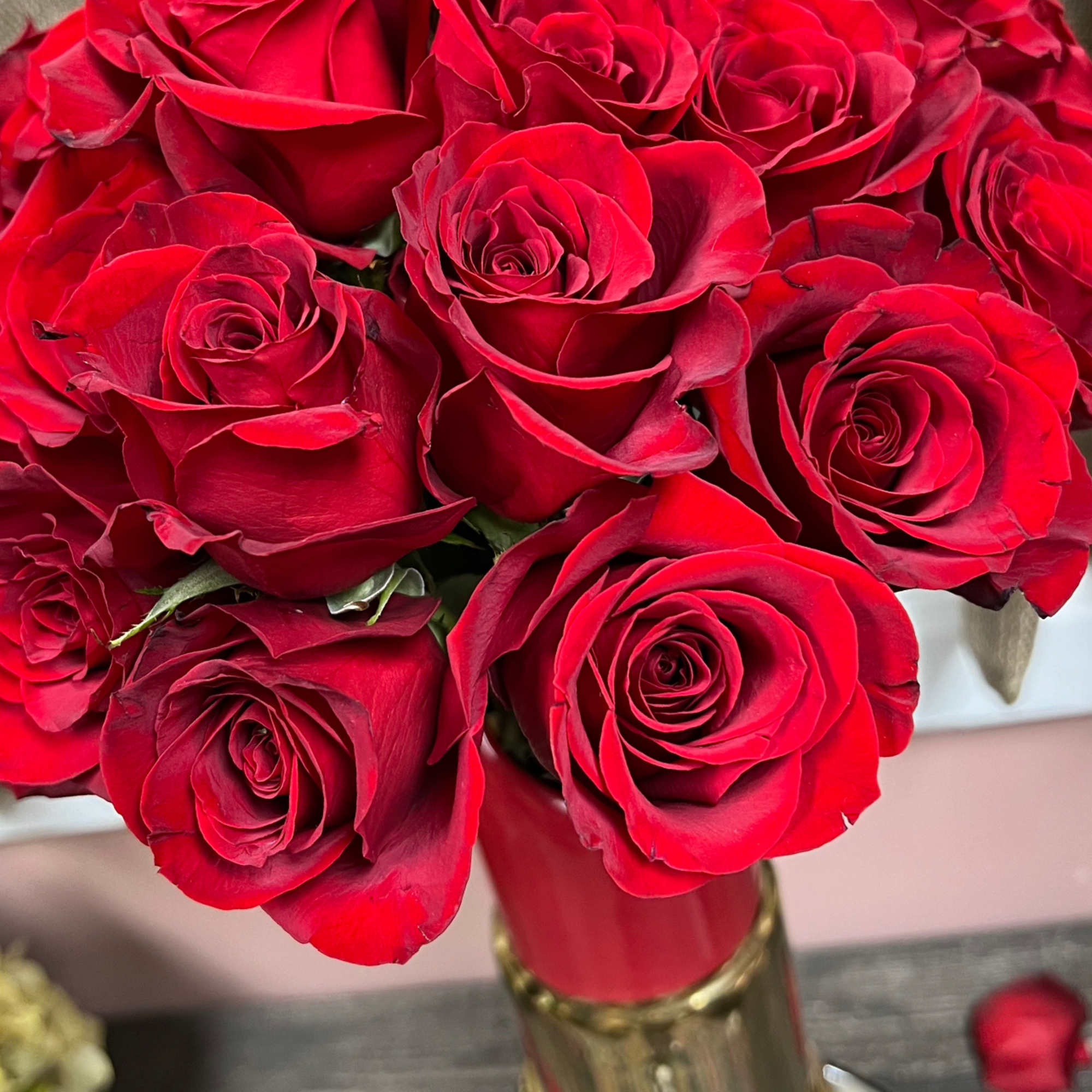 This Xl Lipstick 24 Red Rose Vase holds 24 Red Freedom Roses.